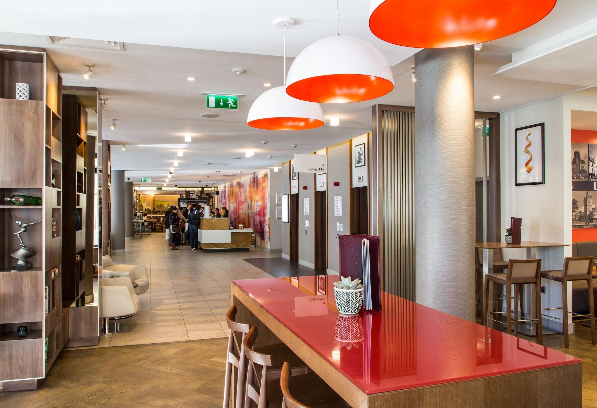 Vista Lobby DoubleTree by Hilton London Angel Kings Cross