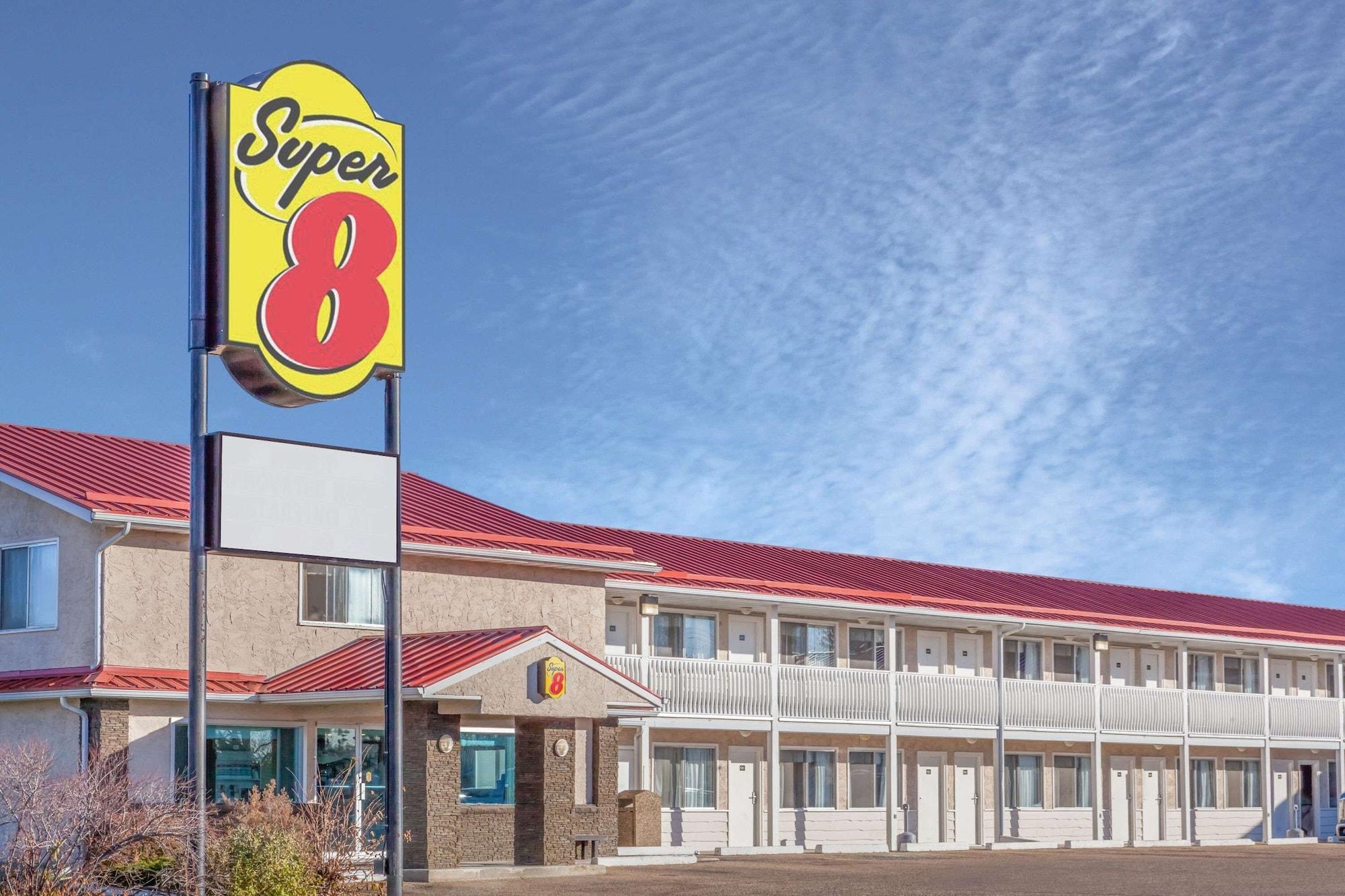 Varios Super 8 by Wyndham Stettler