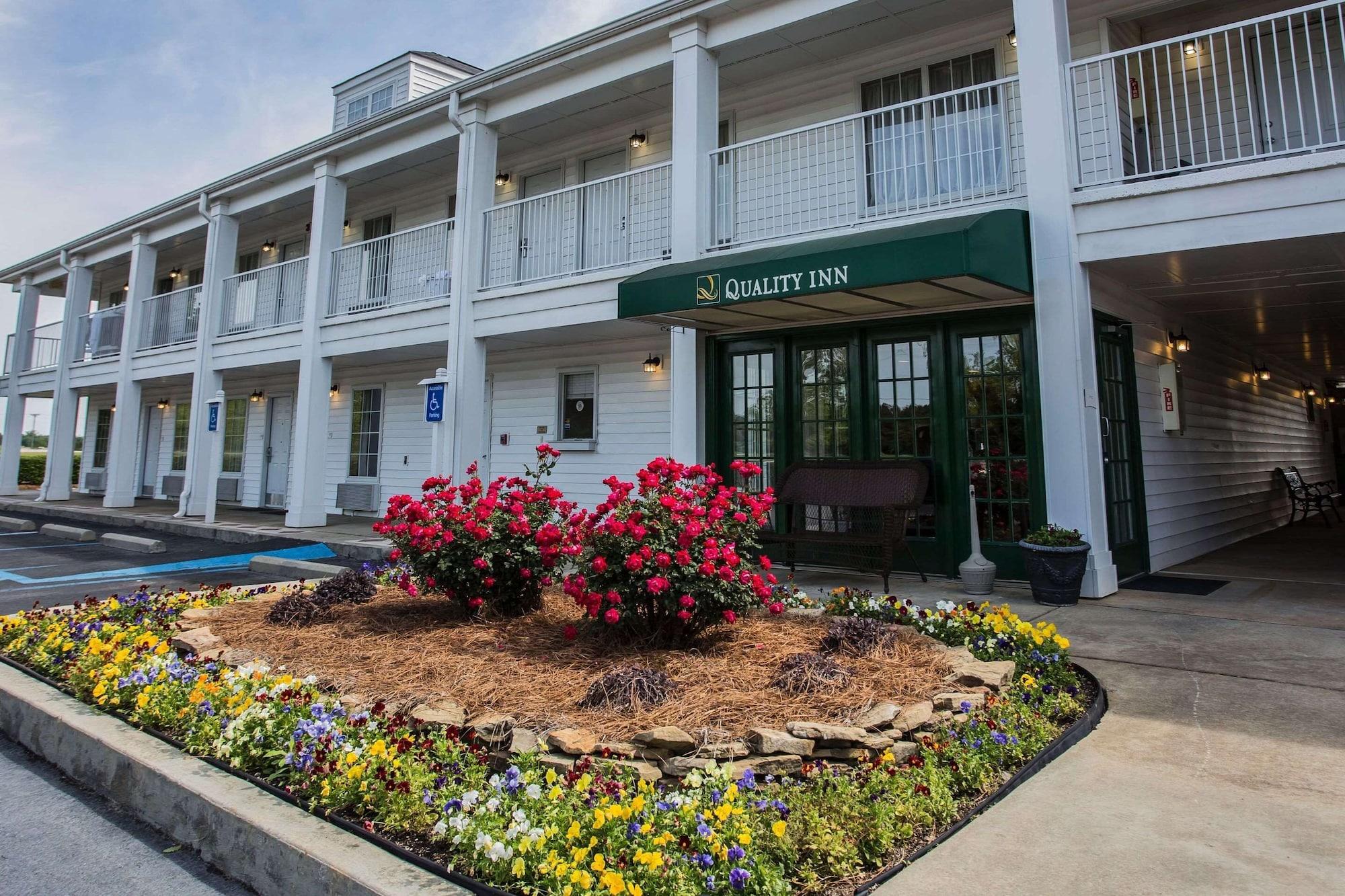 Vista Exterior Quality Inn Waynesboro