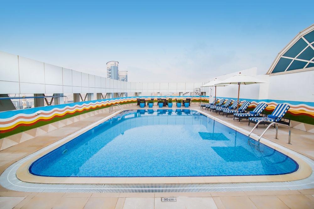 Vista da piscina Grand Excelsior Hotel Bur Dubai