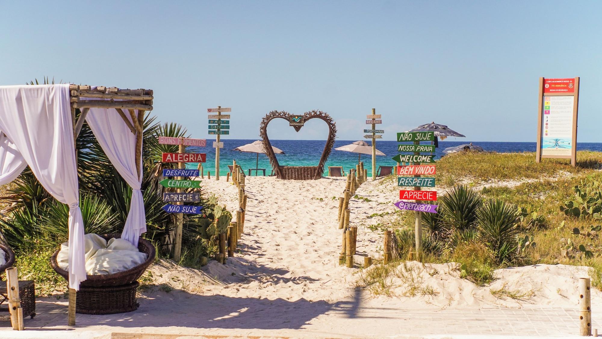 Vista Exterior Pier Beach Club