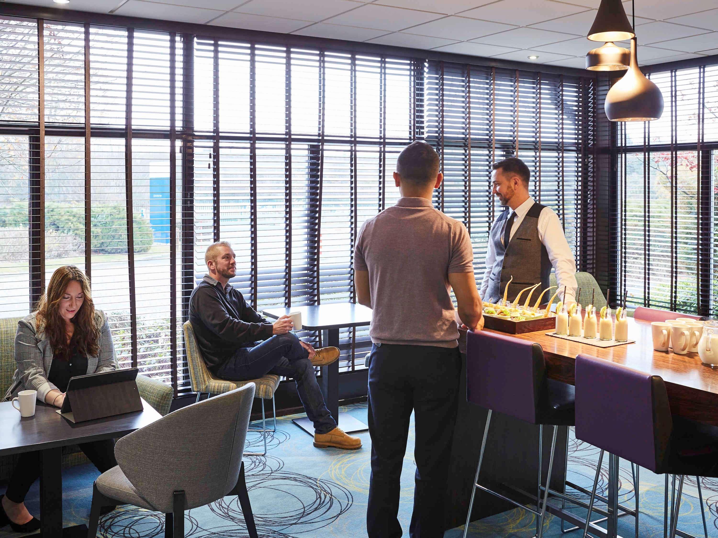 Bar/Salón Novotel Coventry M6/J3
