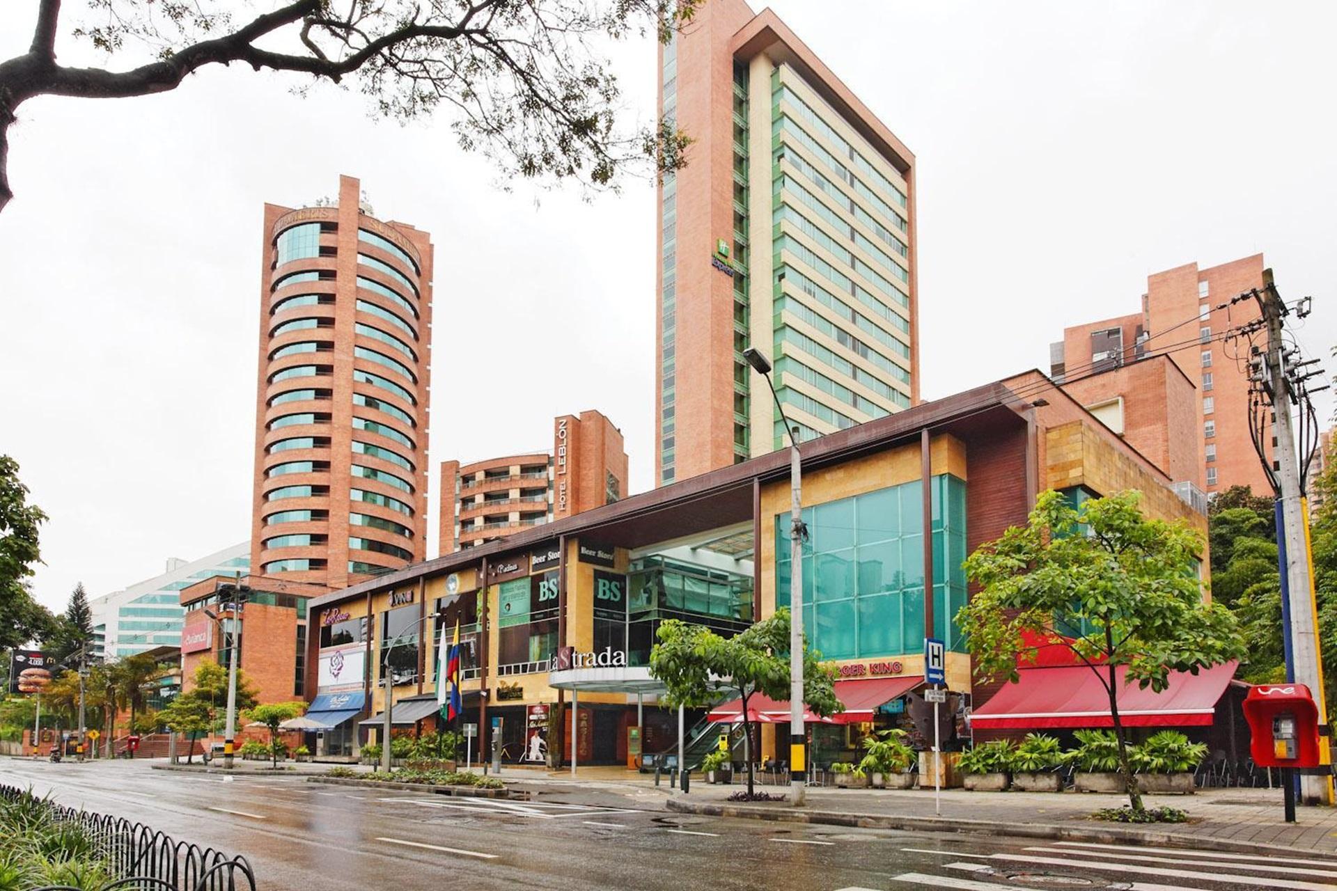 Vista Exterior Holiday Inn Express Medellin