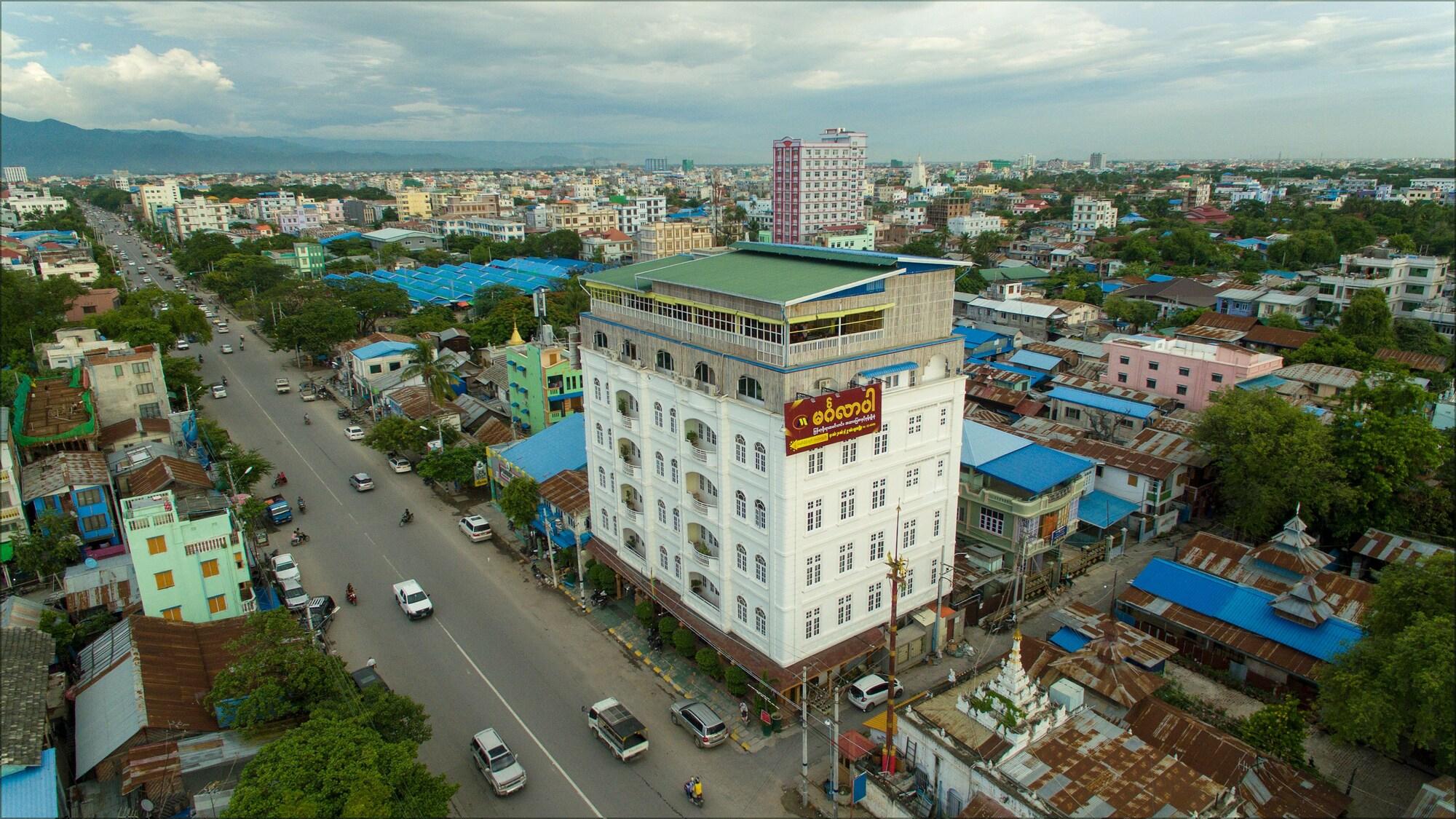 Vista Exterior Hotel Dingar