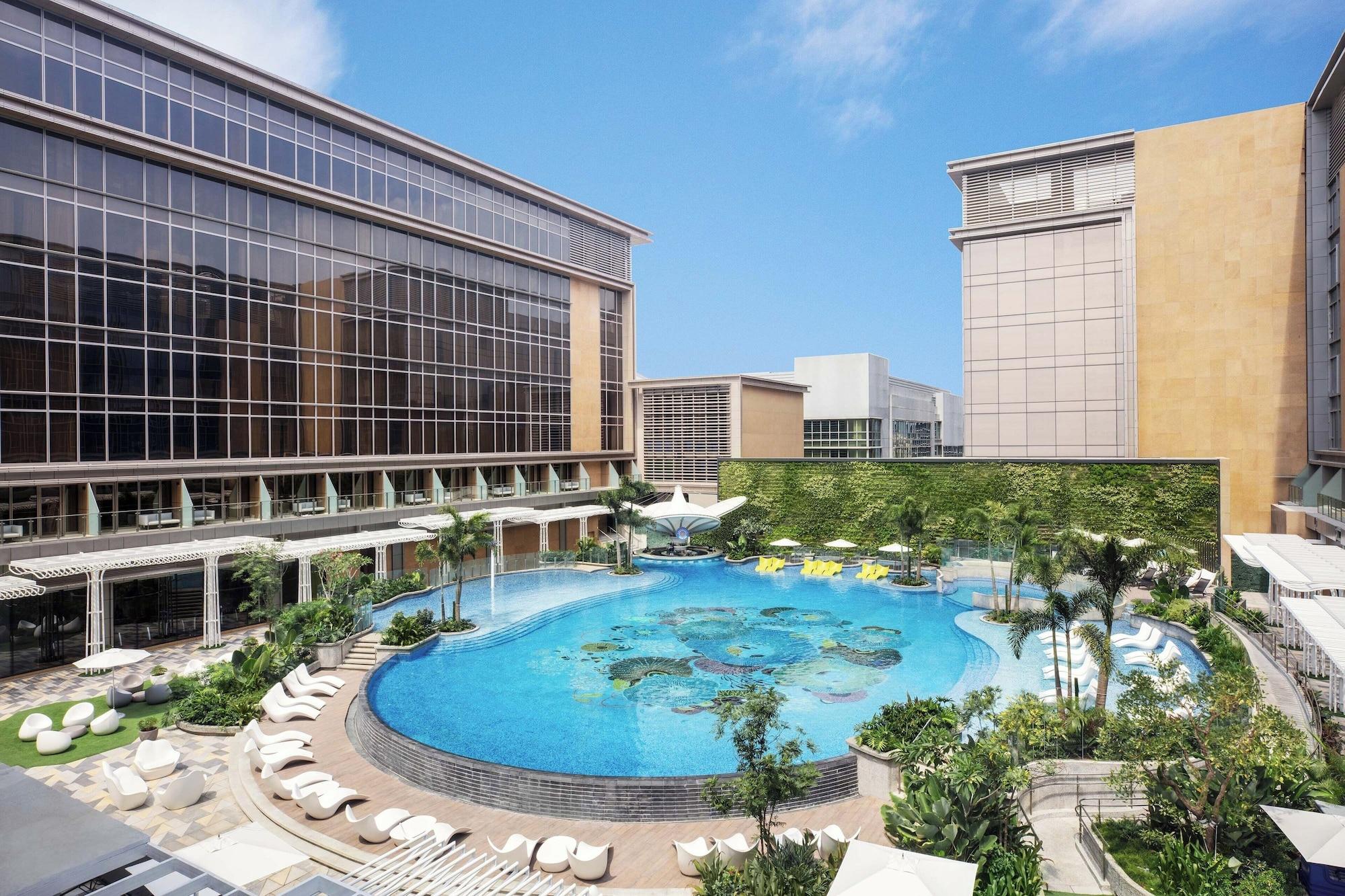 Vista Piscina Sheraton Manila Hotel at Newport World Resorts