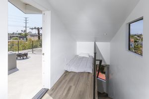 Renta temporal - Modern Loft Rooftop Deck Venice Beach Studio Bedroom Apts by RedAwning