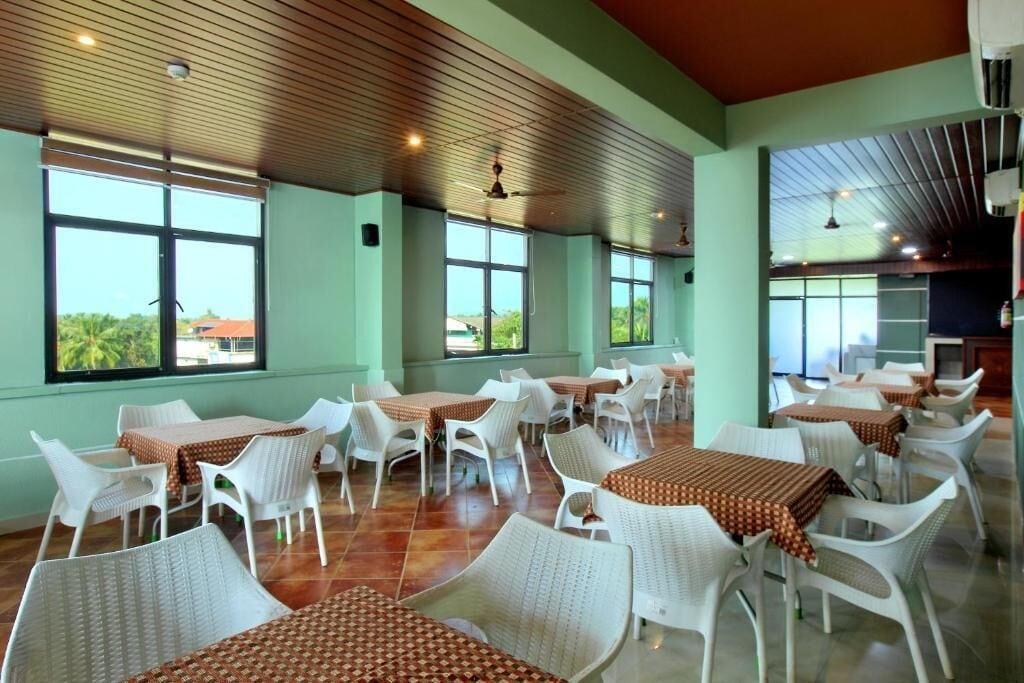 Restaurant PARK RESIDENCY KOYILANDY