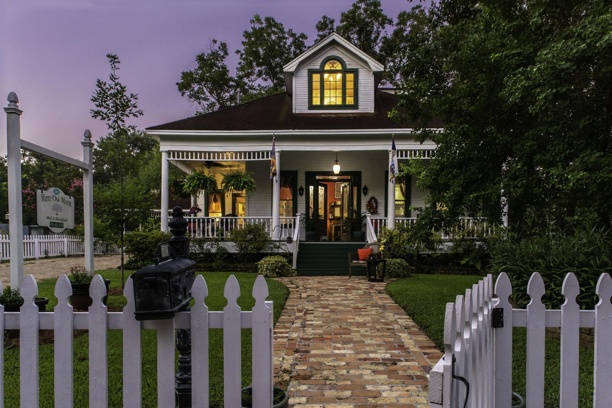 Varios White Oak Manor Bed & Breakfast