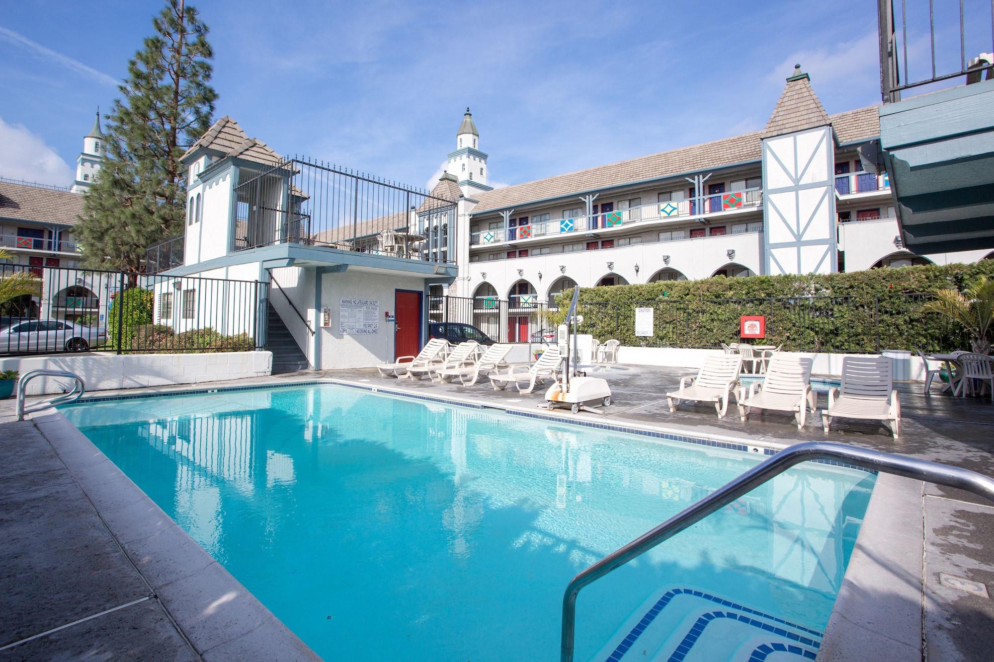 Varios Castle Inn and Suites