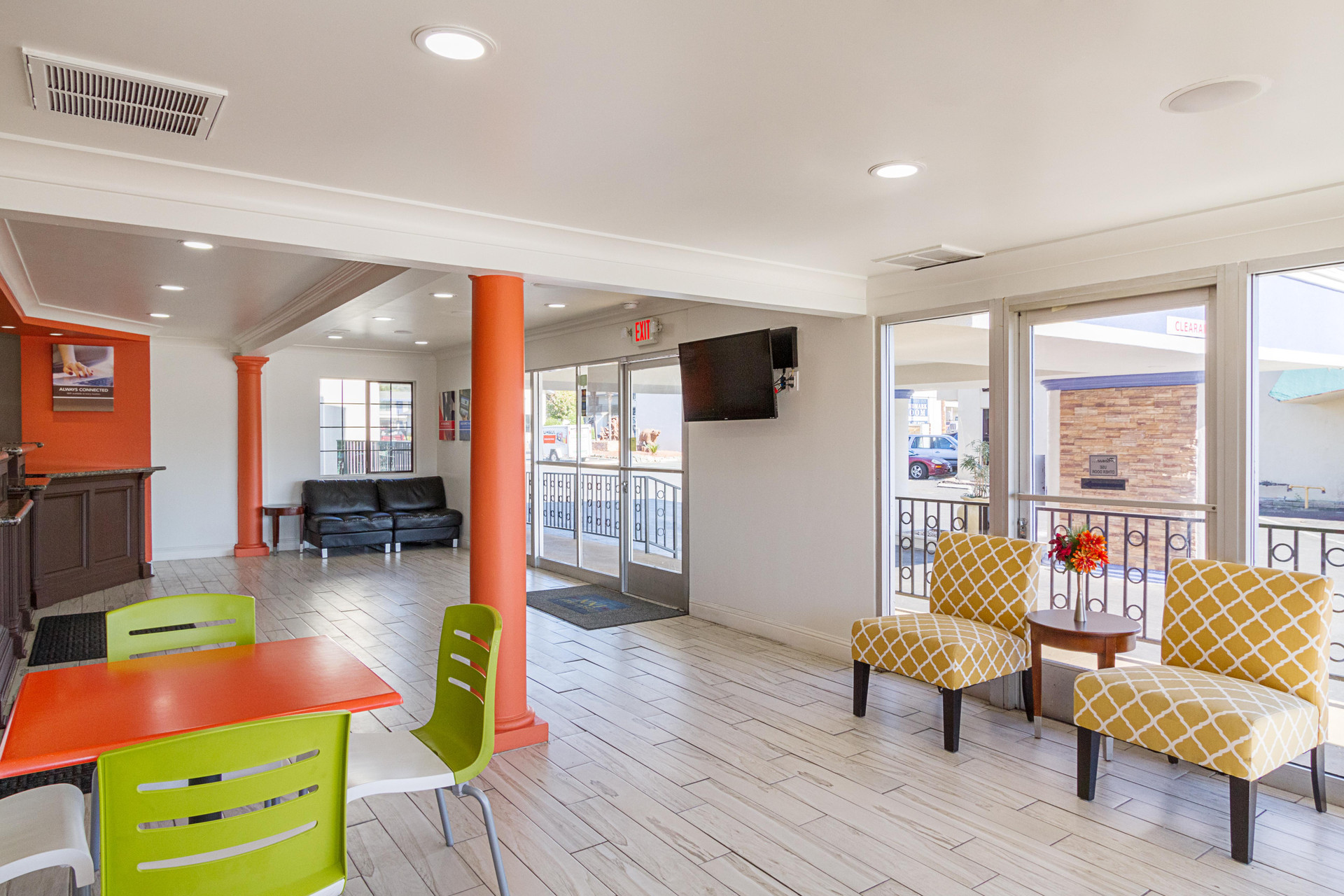 Vista Lobby Motel 6 Ukiah, CA - North