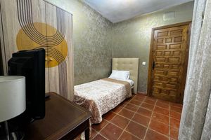 Alquiler Vacacional - 5-Suite Madrid Luxury Villa with Oasis, Pool, Spa, Gym, Club and 24/7 Concierge