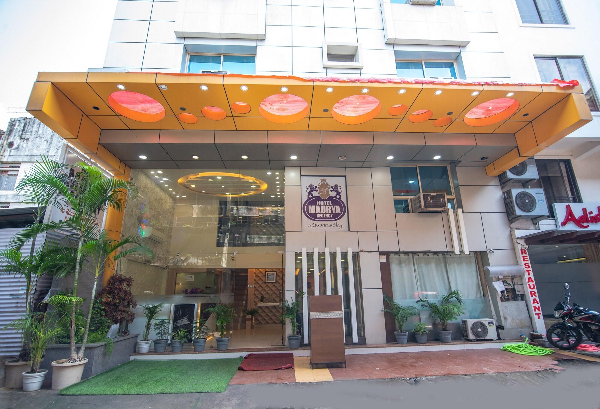 Vista Exterior Hotel Morya Regency