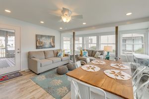 Alquiler Vacacional - Waterfront Cottage w/ Private Dock in Ocean Pines!