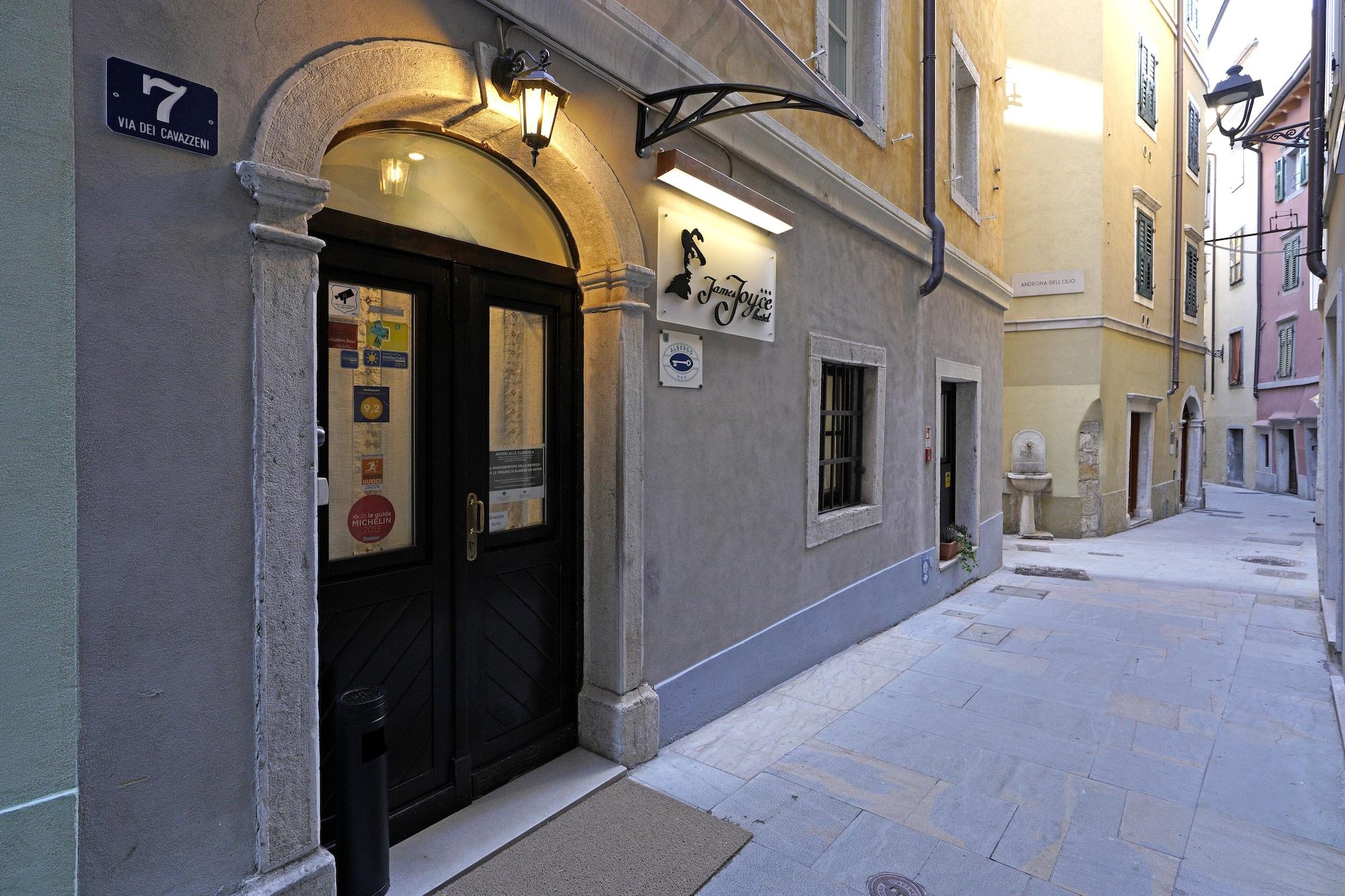 Varios Hotel James Joyce