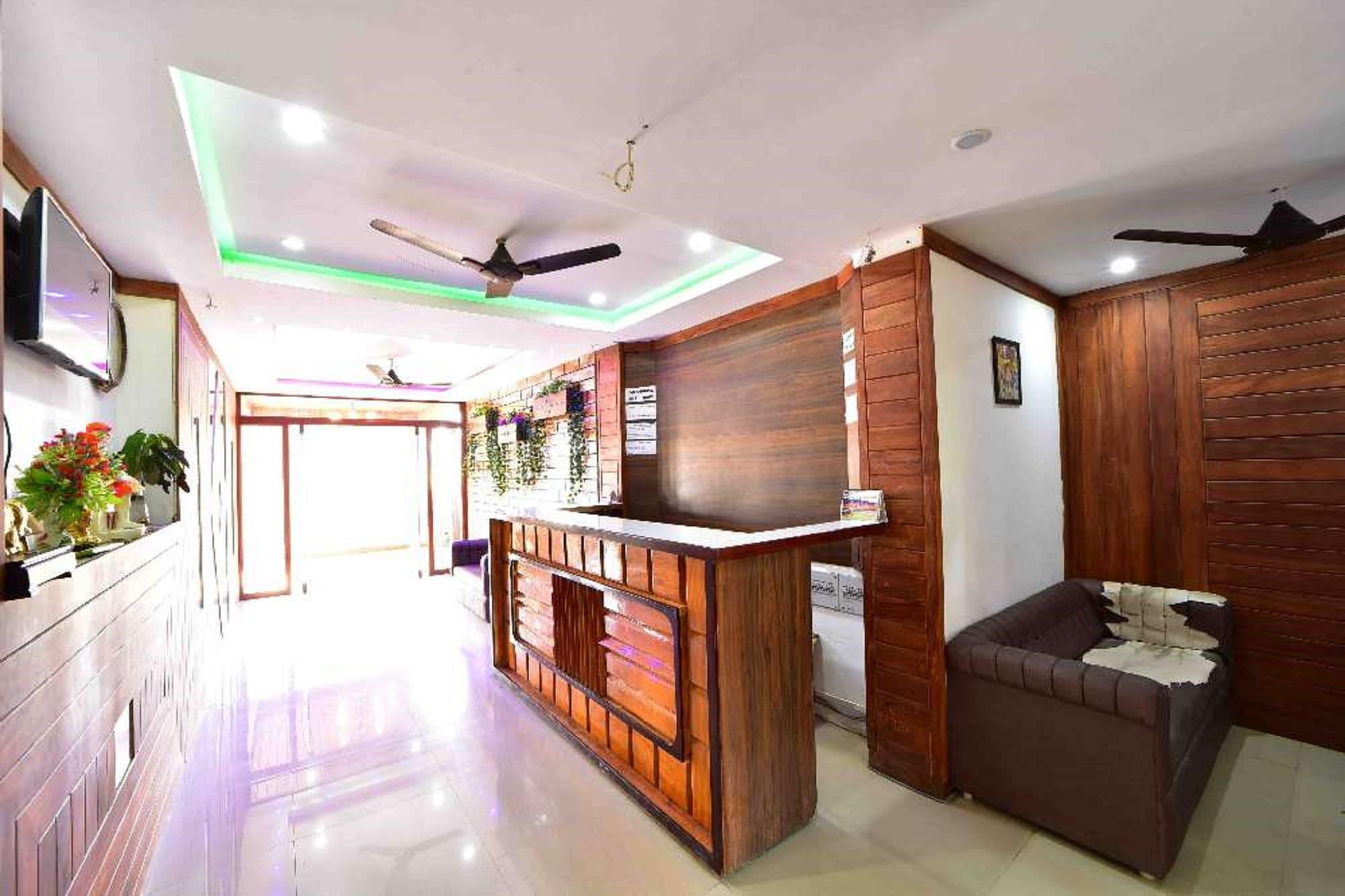 Vista Lobby Holiday N Holiday Beach Resort