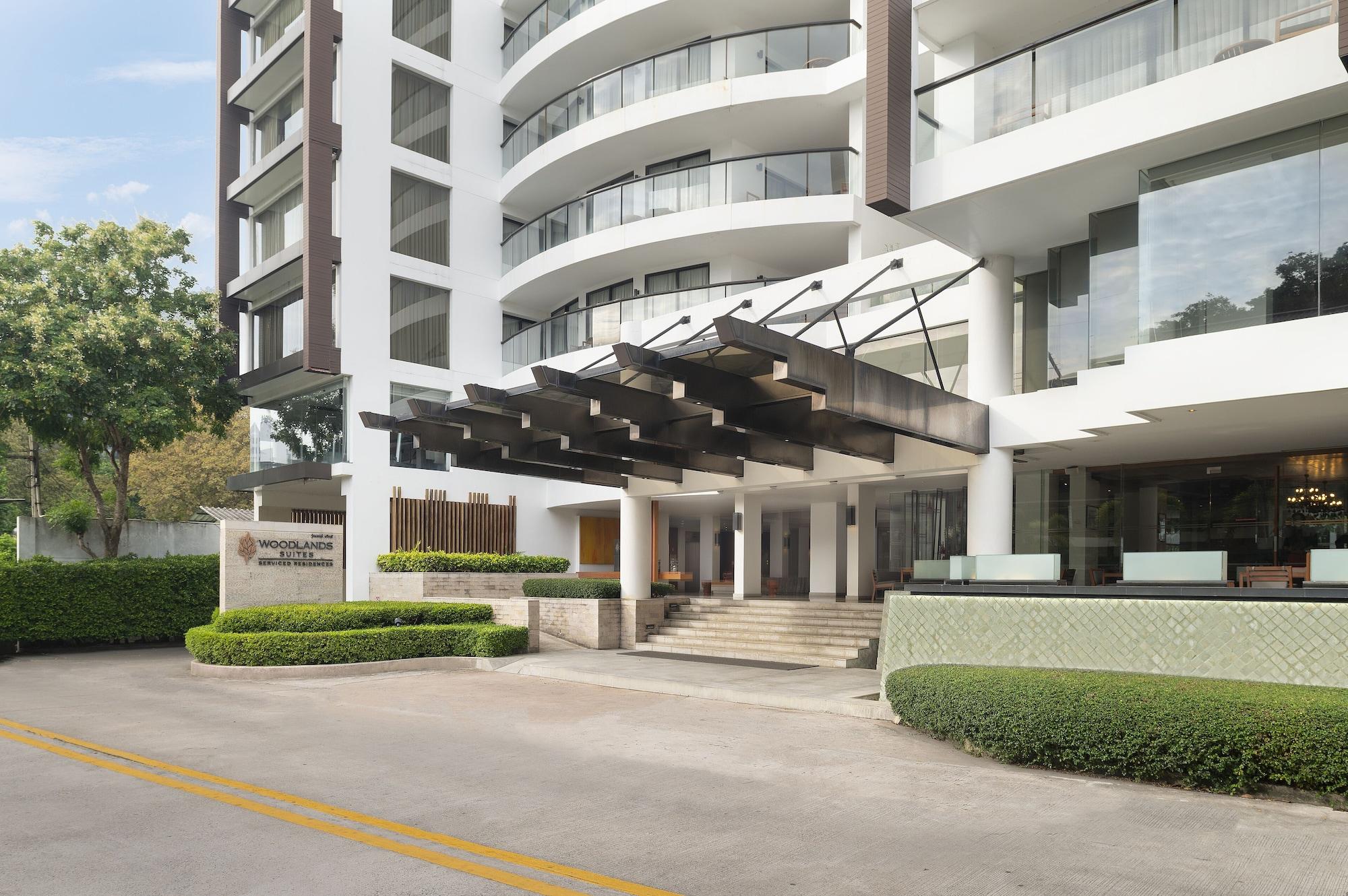 Vista Exterior Woodlands Suites Serviced Residences