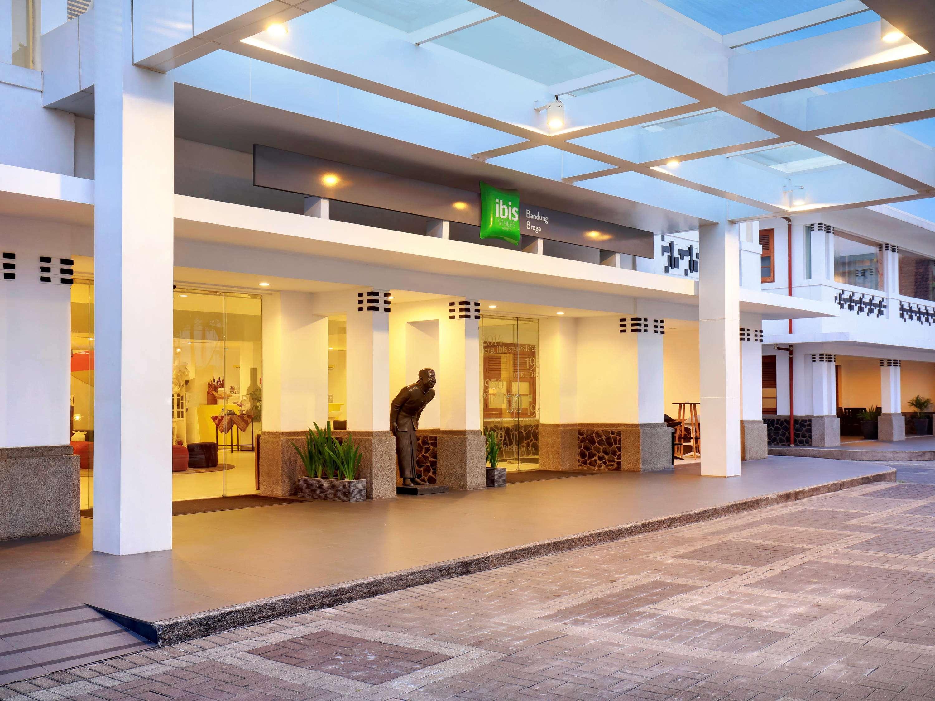Vista Exterior Kimaya Braga Bandung by Harris
