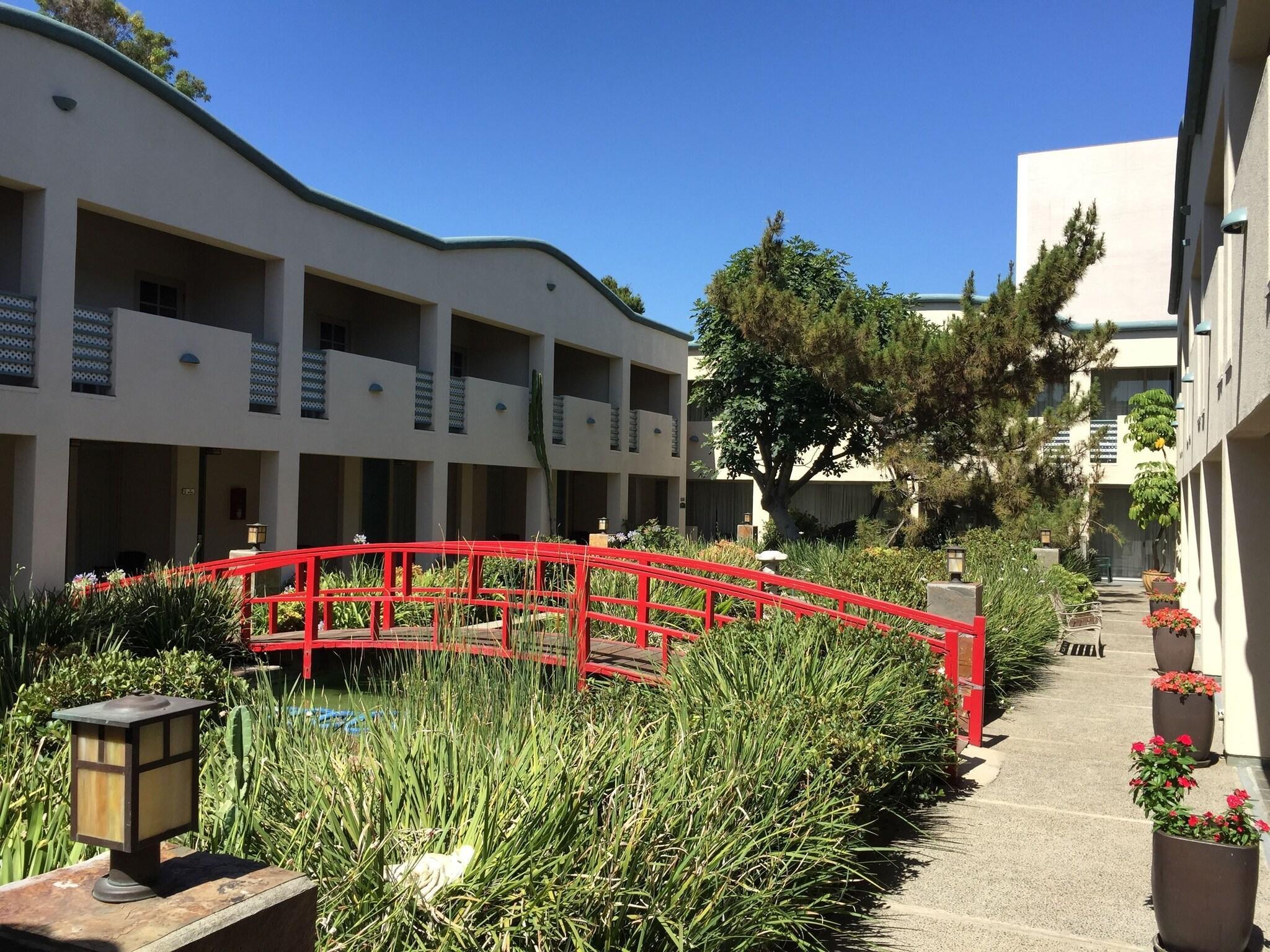 Varios Mikado Hotel