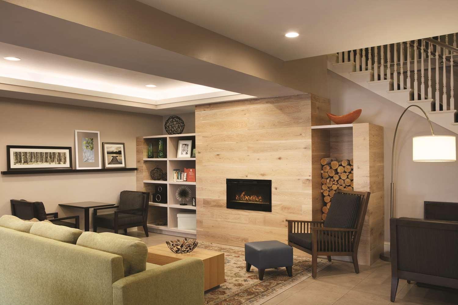 Vista Lobby Country Inn & Suites Atlanta-Airport North