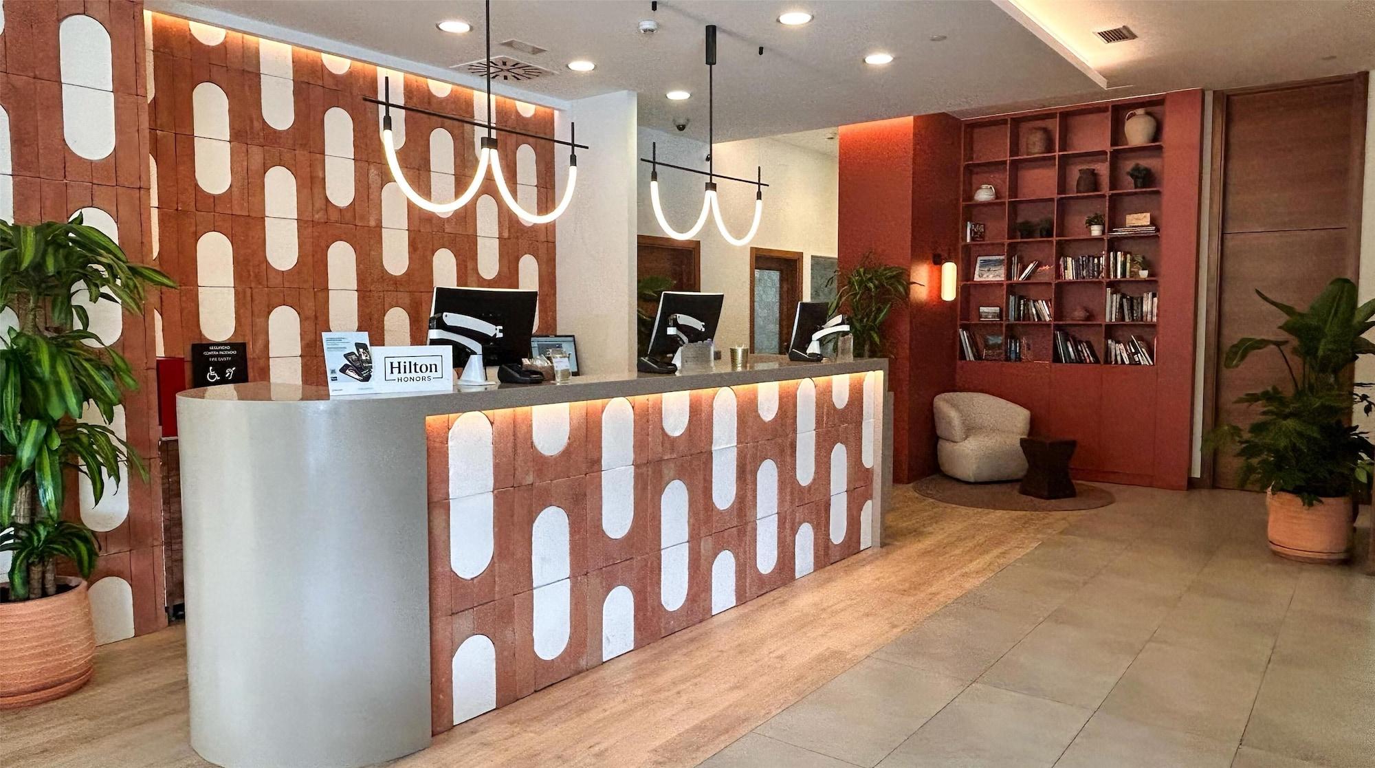 Vista Lobby Hilton Garden Inn Sevilla