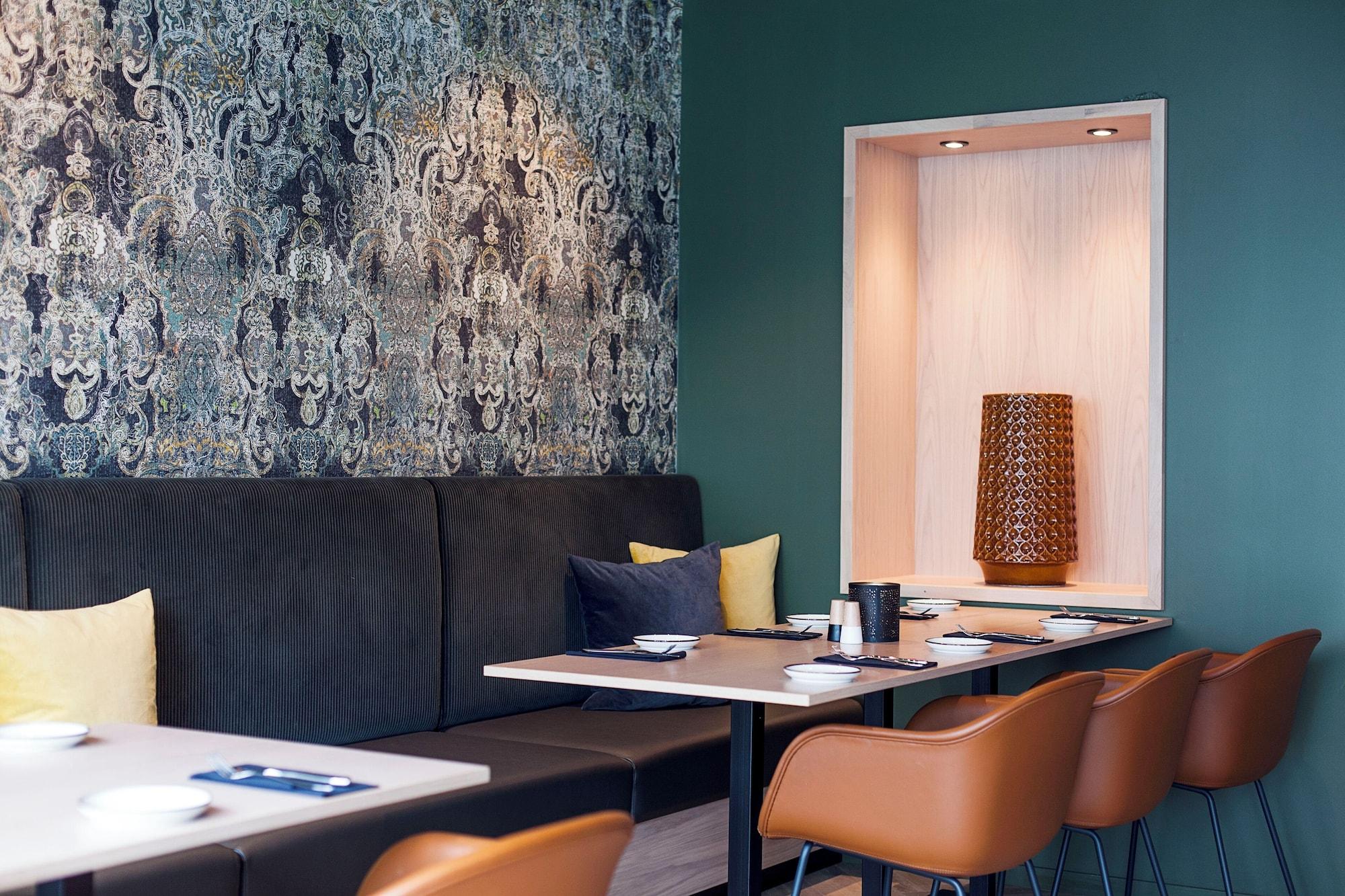 Restaurant Comfort Hotel Victoria Floro, Markegata 43, 6900, Norway