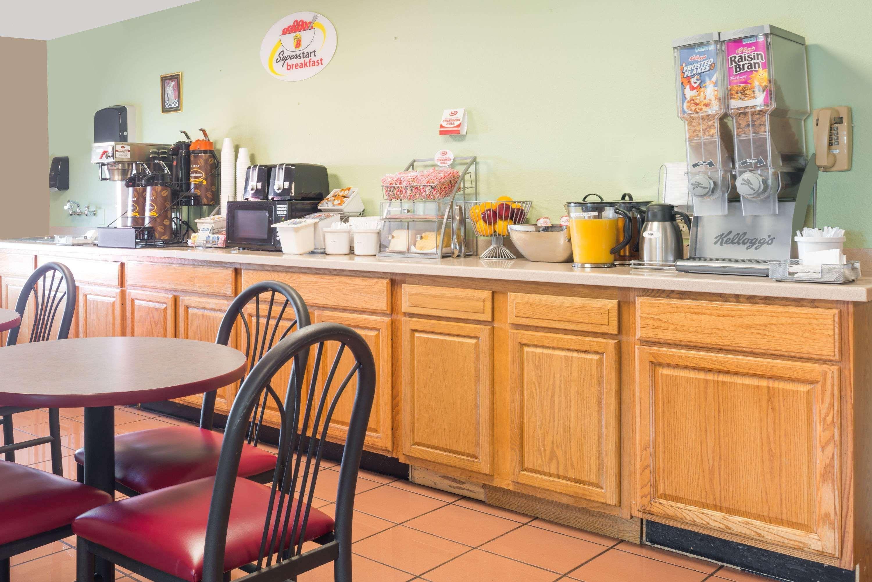 Restaurant Super 8 By Wyndham O'Fallon Mo/St. Louis Area