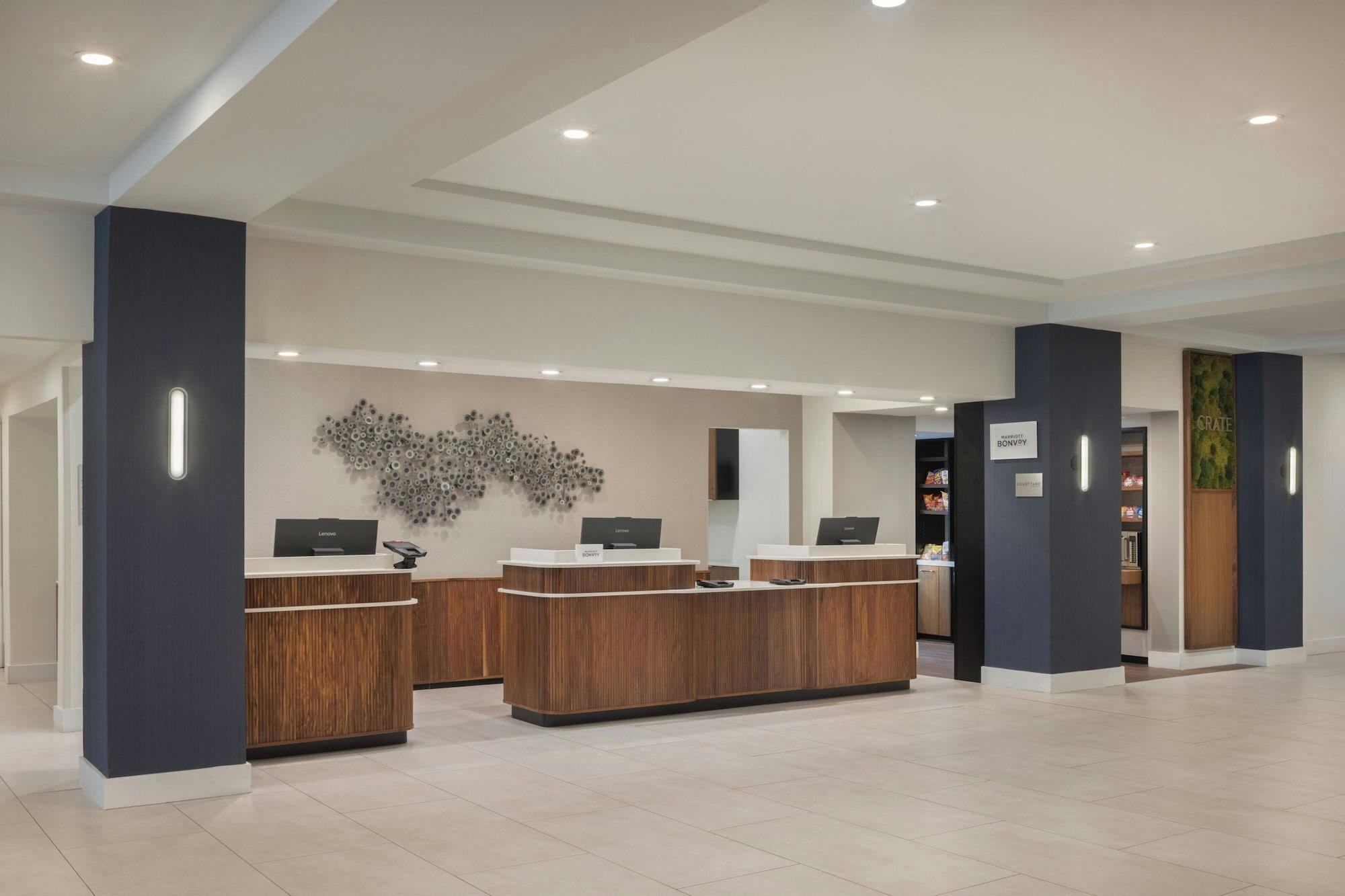 Vista Lobby Courtyard by Marriott across Universal Orlando