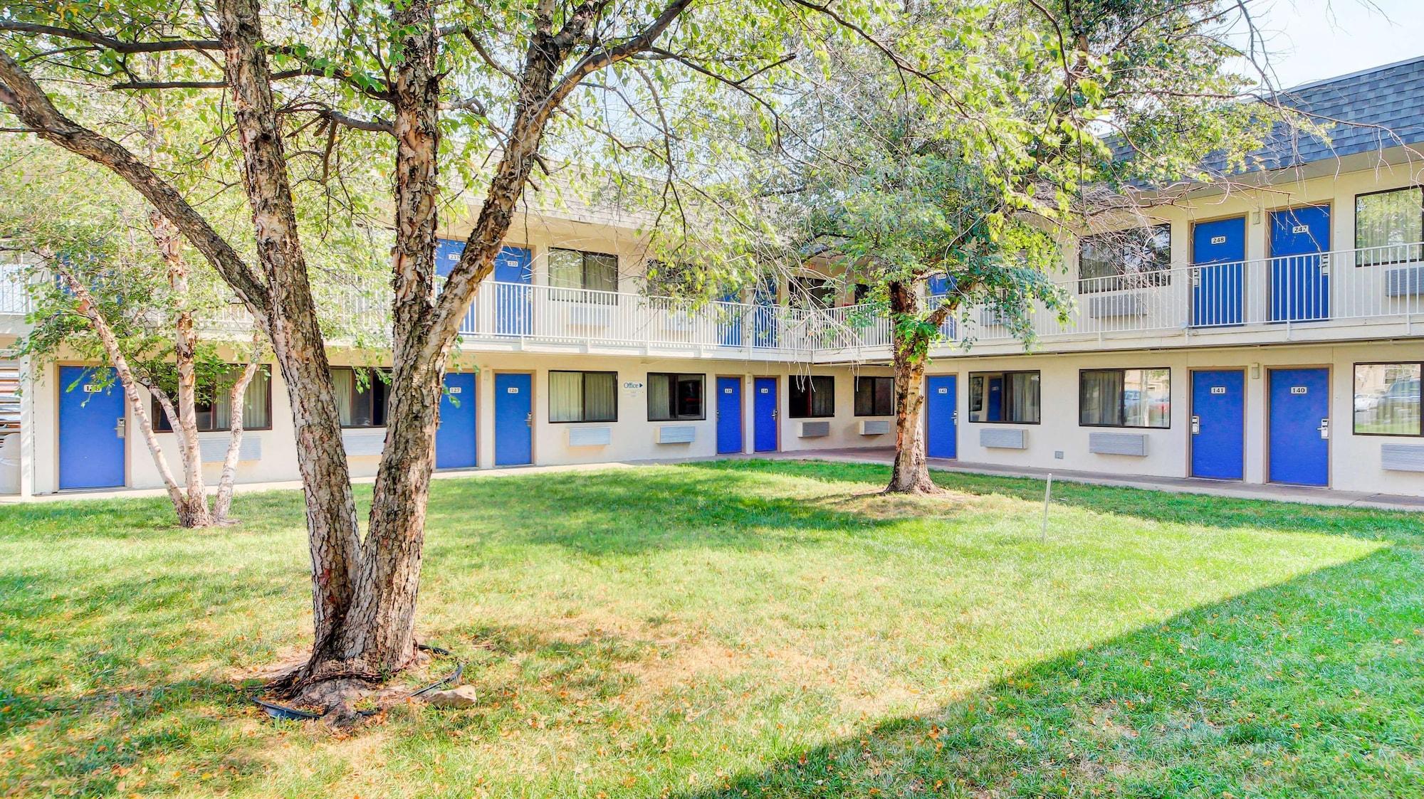 Vista Exterior Motel 6 Wichita, KS
