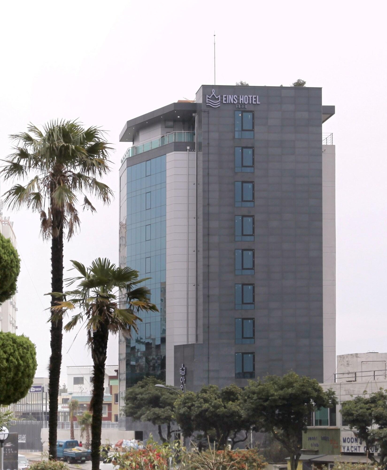Varios Eins Hotel