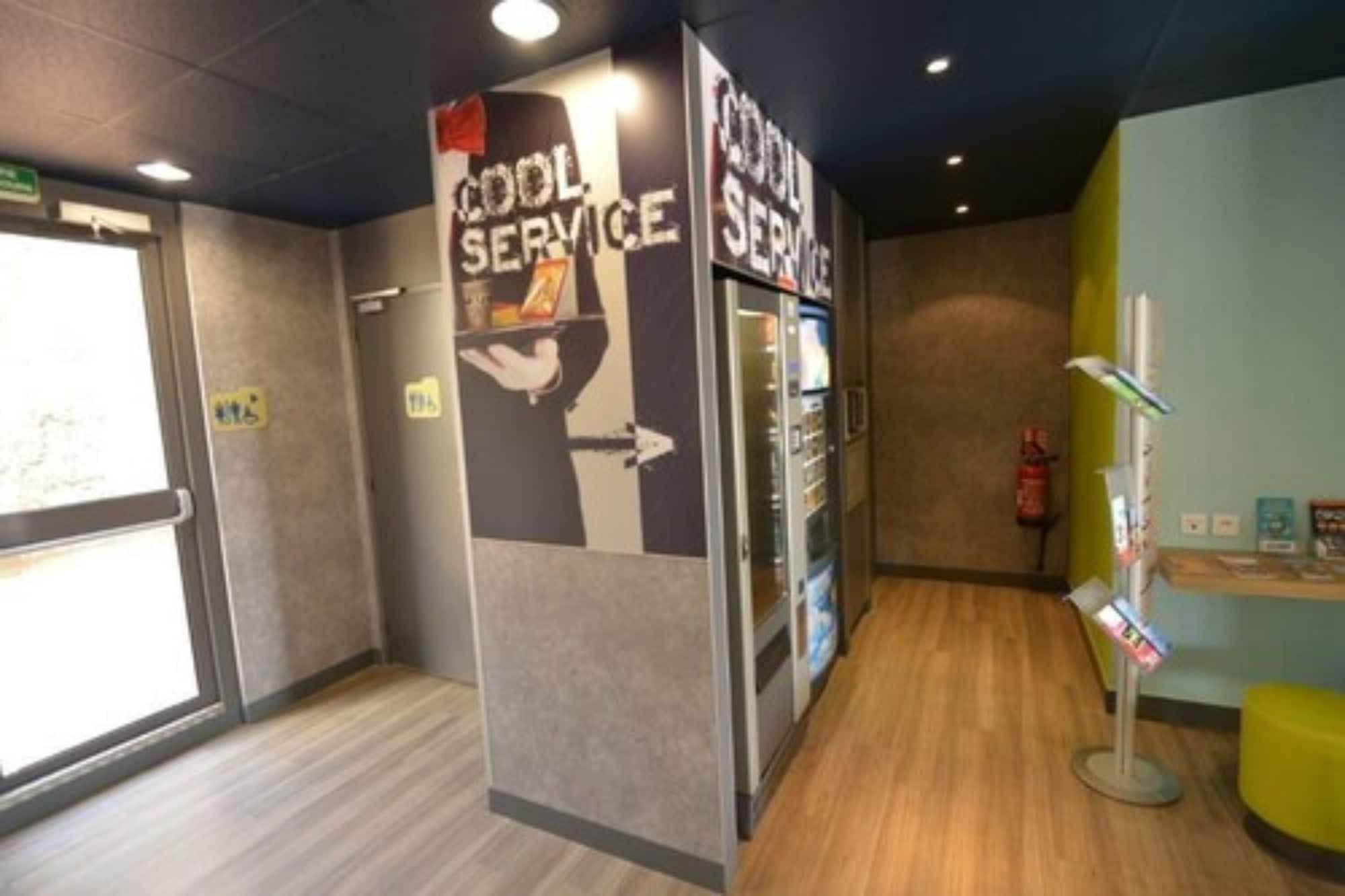 Bar/Salón ibis budget Menton