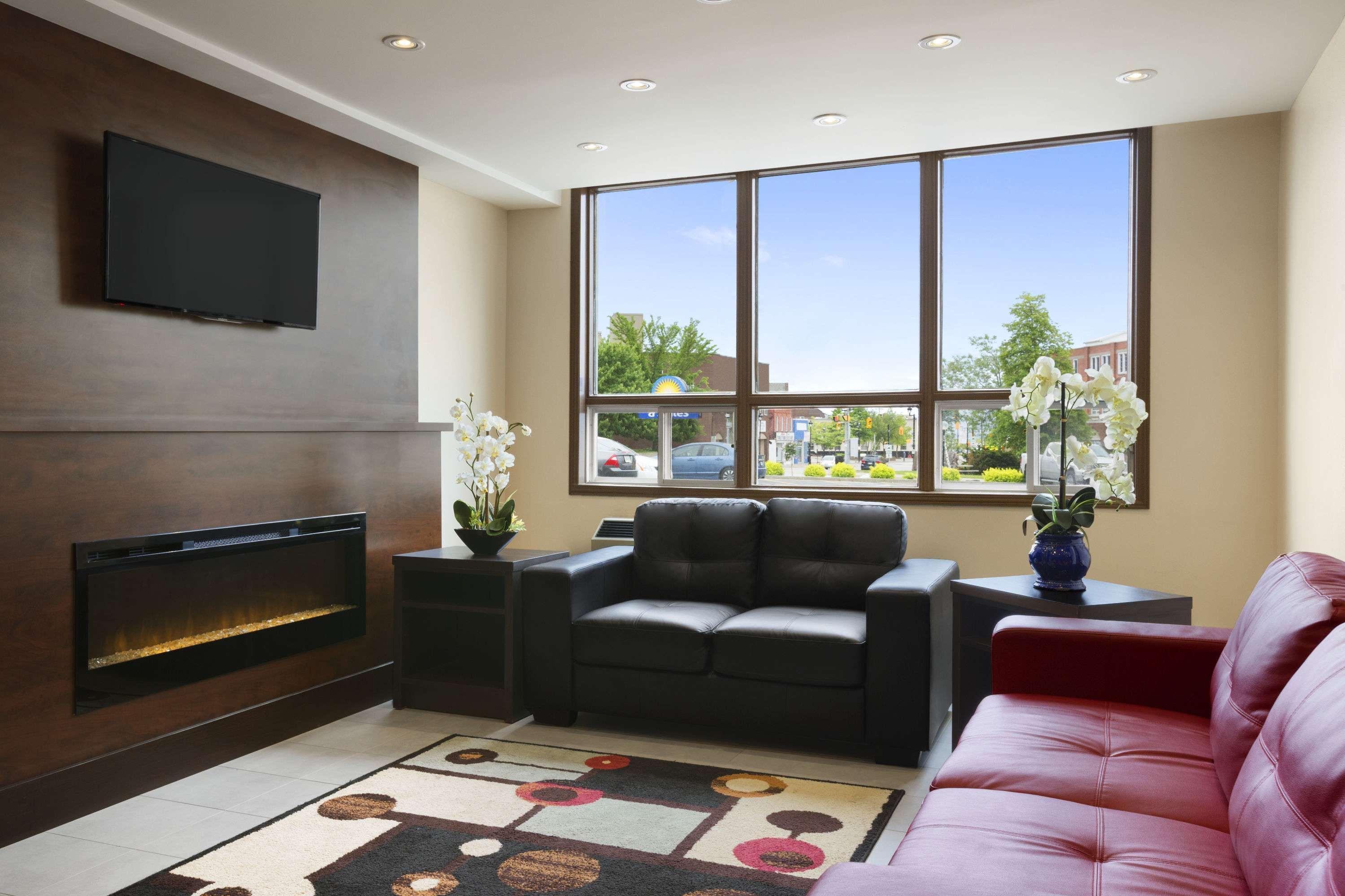 Vista Lobby Days Inn & Suites by Wyndham North Bay Downtown