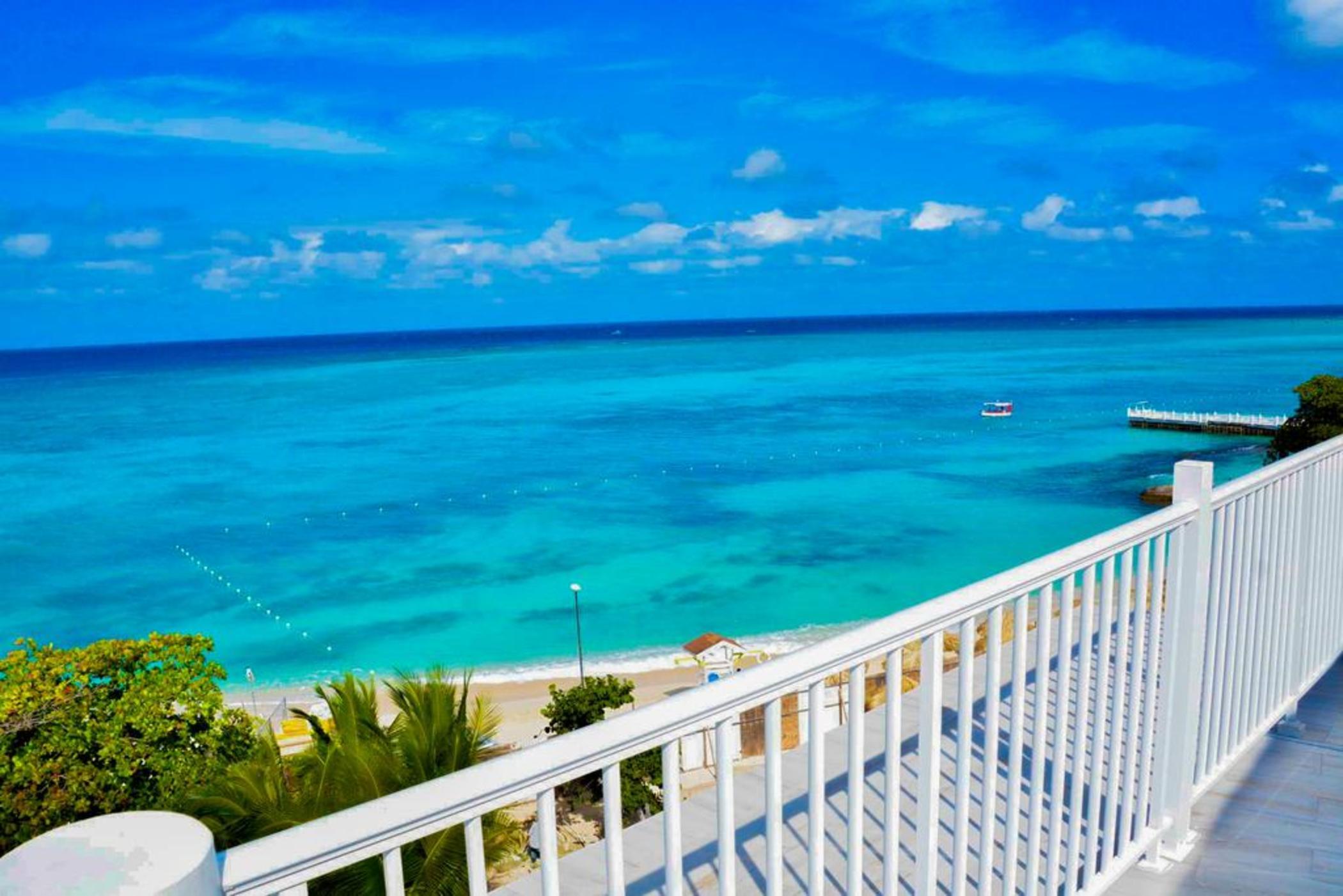 Hotel Royal Decameron Cornwall Beach