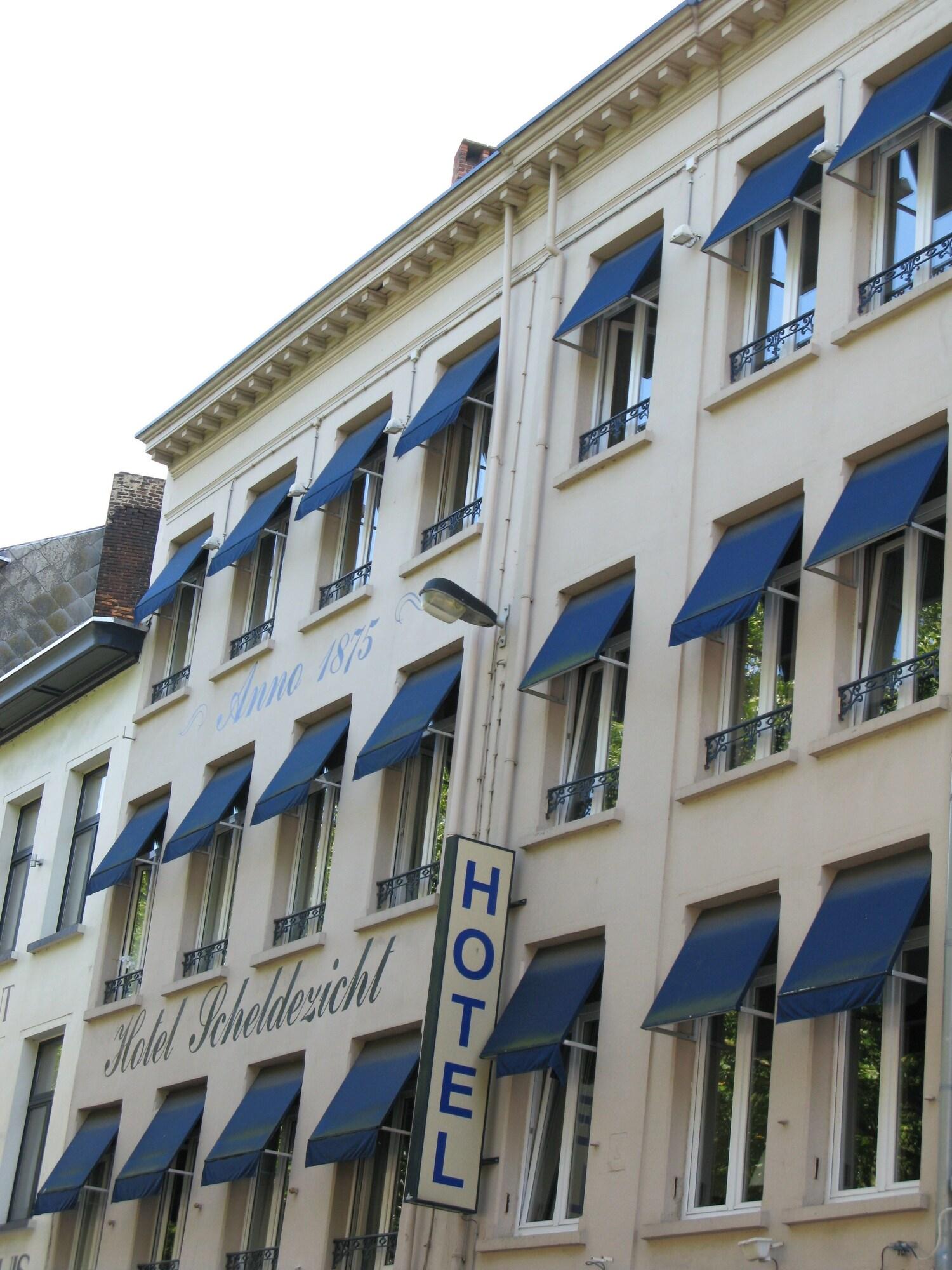 Varios Hotel1875