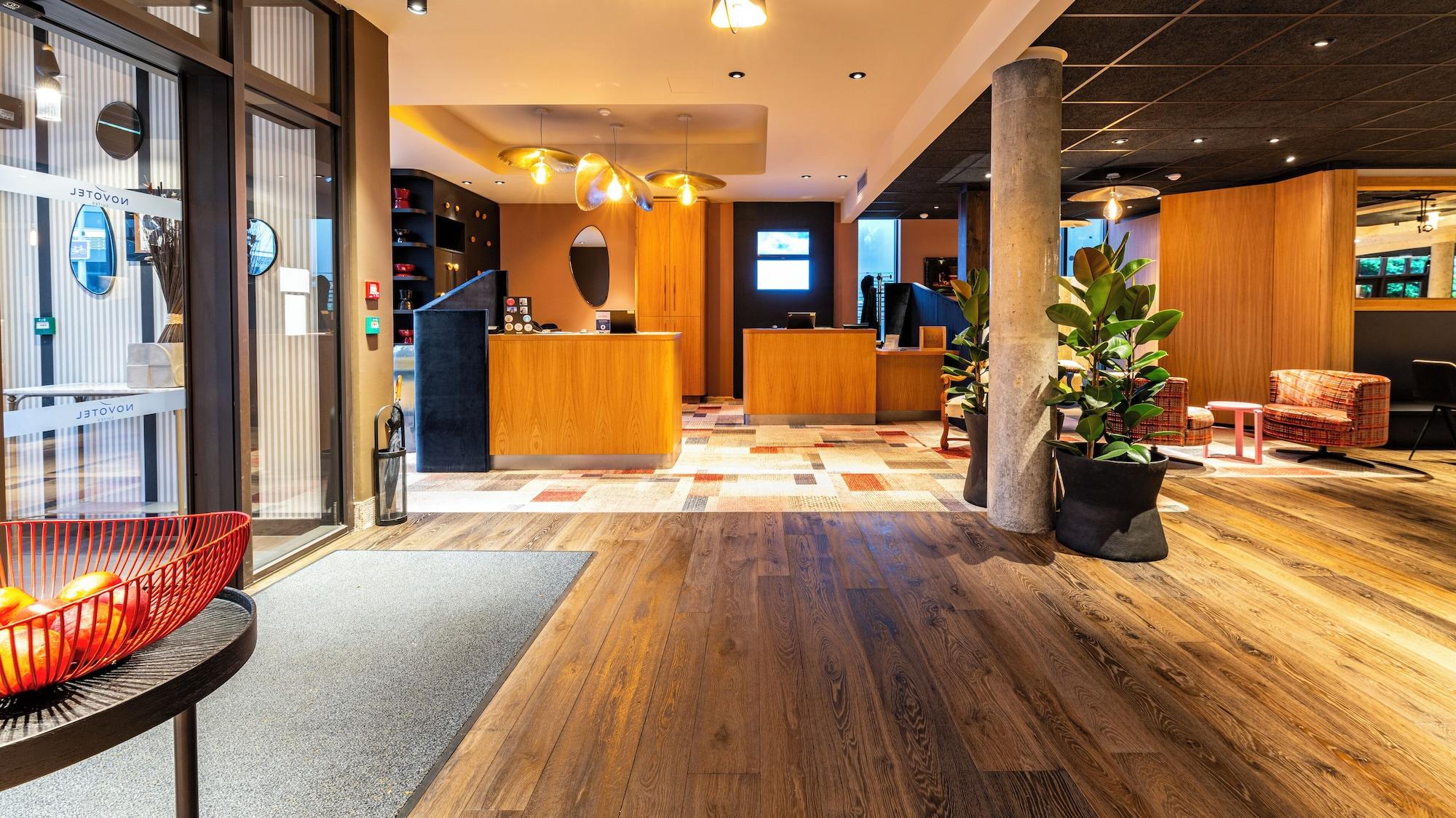 Vista Lobby Novotel Suites Reims Centre
