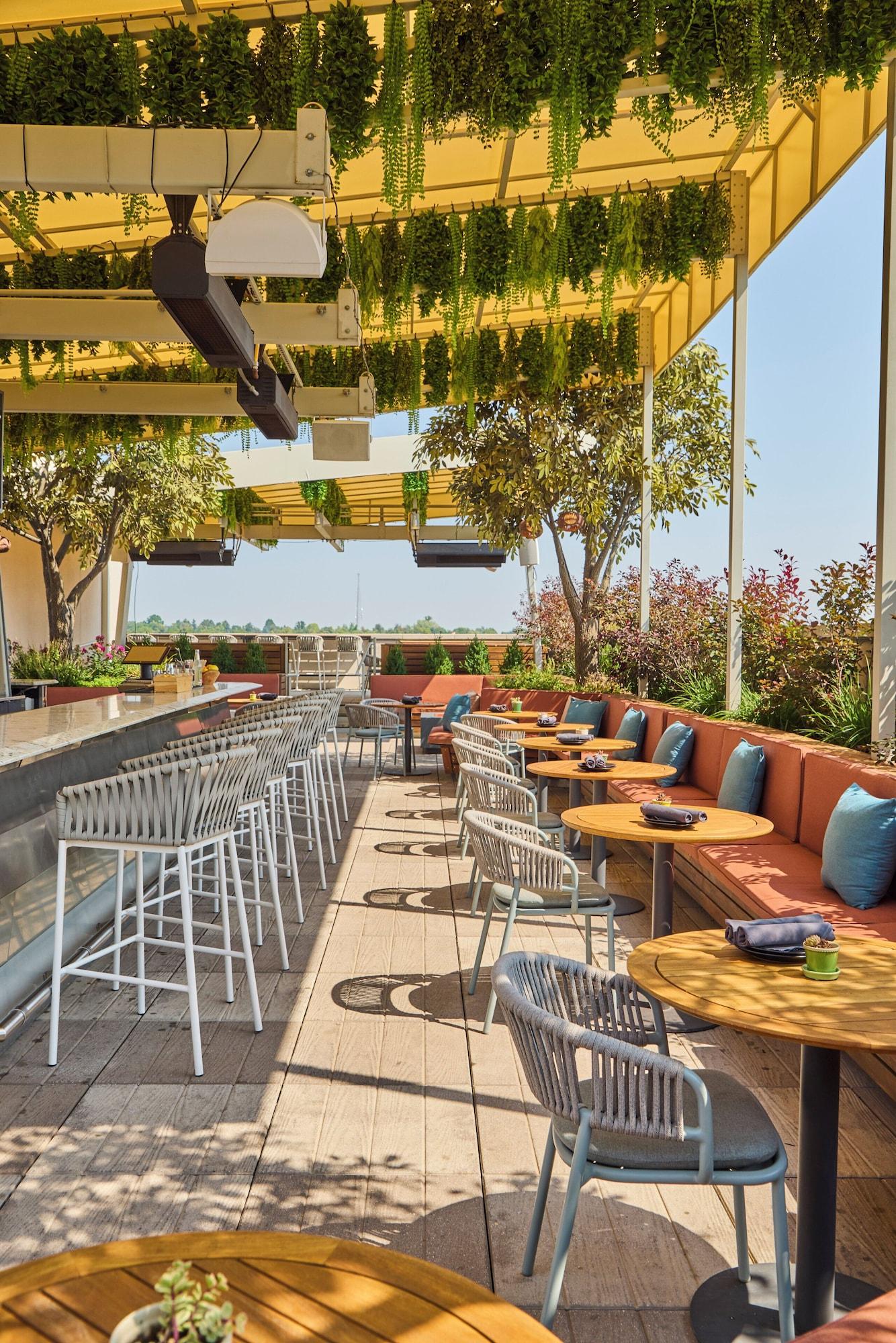 Restaurant Halcyon - a hotel in Cherry Creek