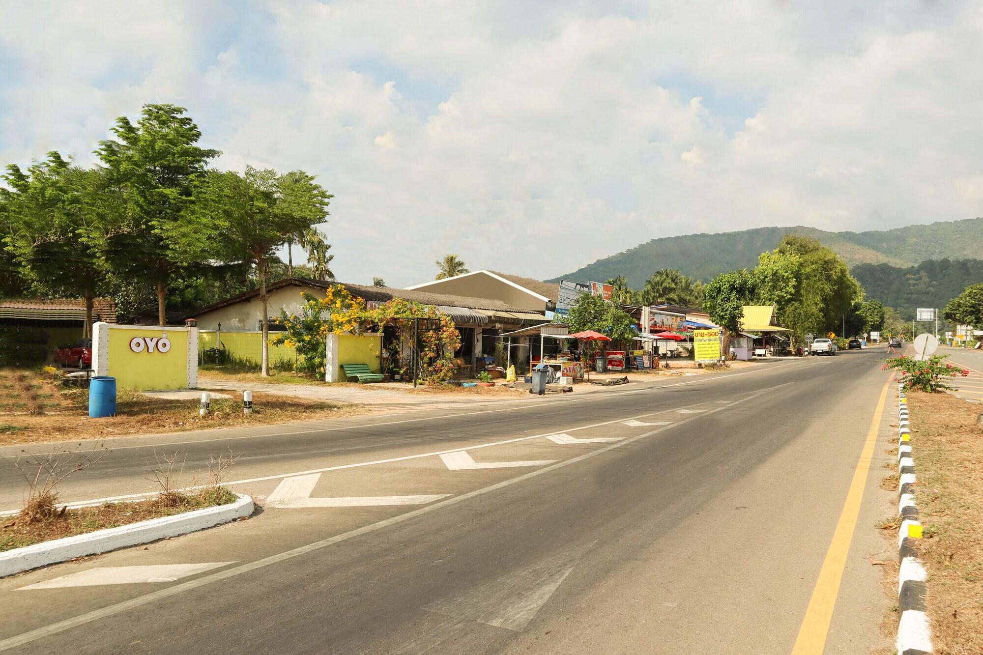 Vista Exterior OYO 674 Greenery Home