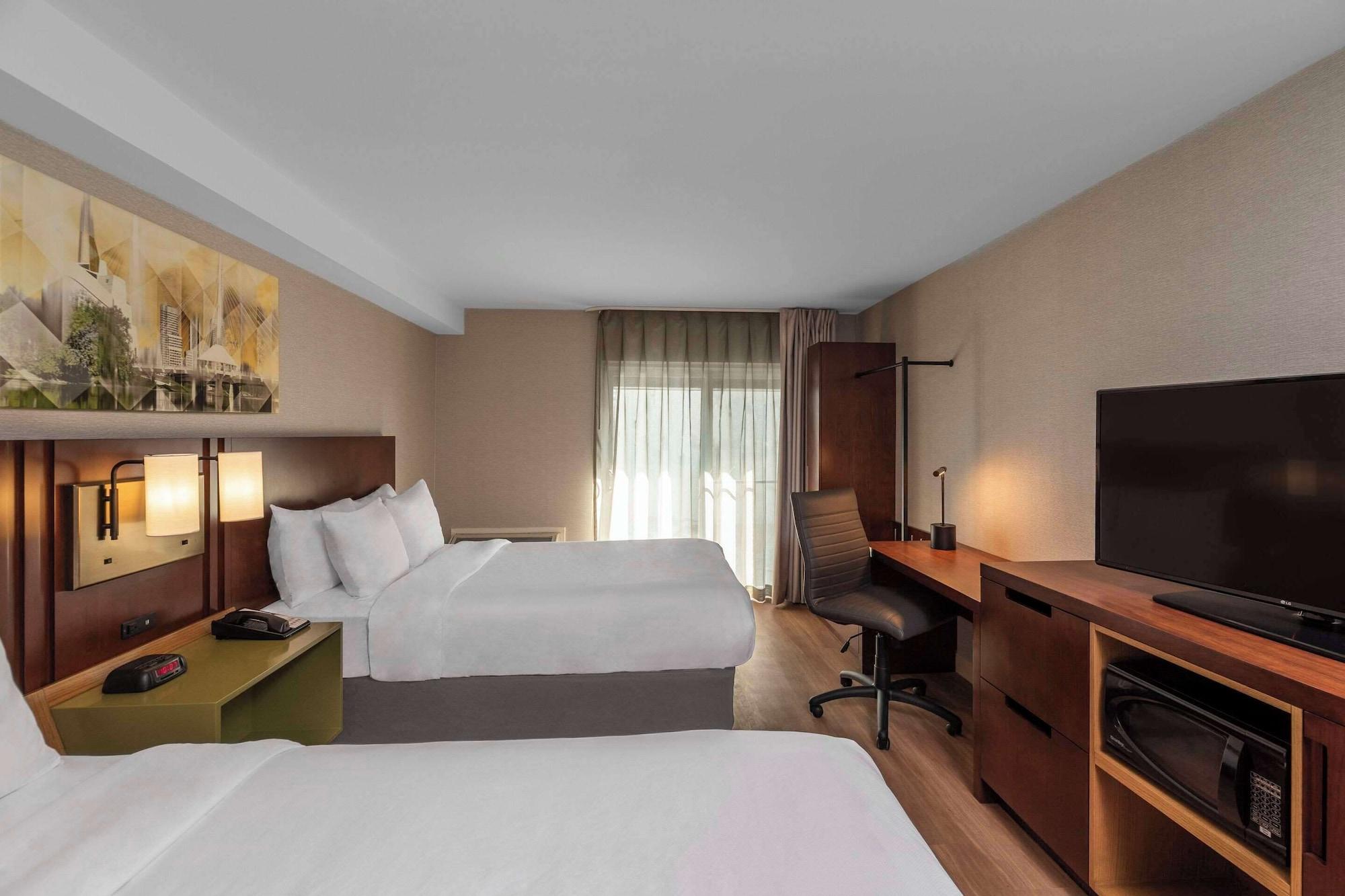 Varios Comfort Inn Newmarket