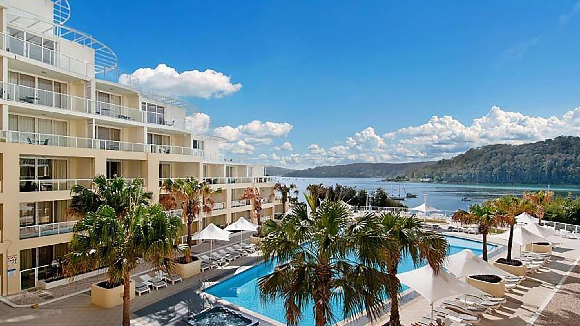 Vista Exterior BASE Holidays - Ettalong Beach Premium Apartments