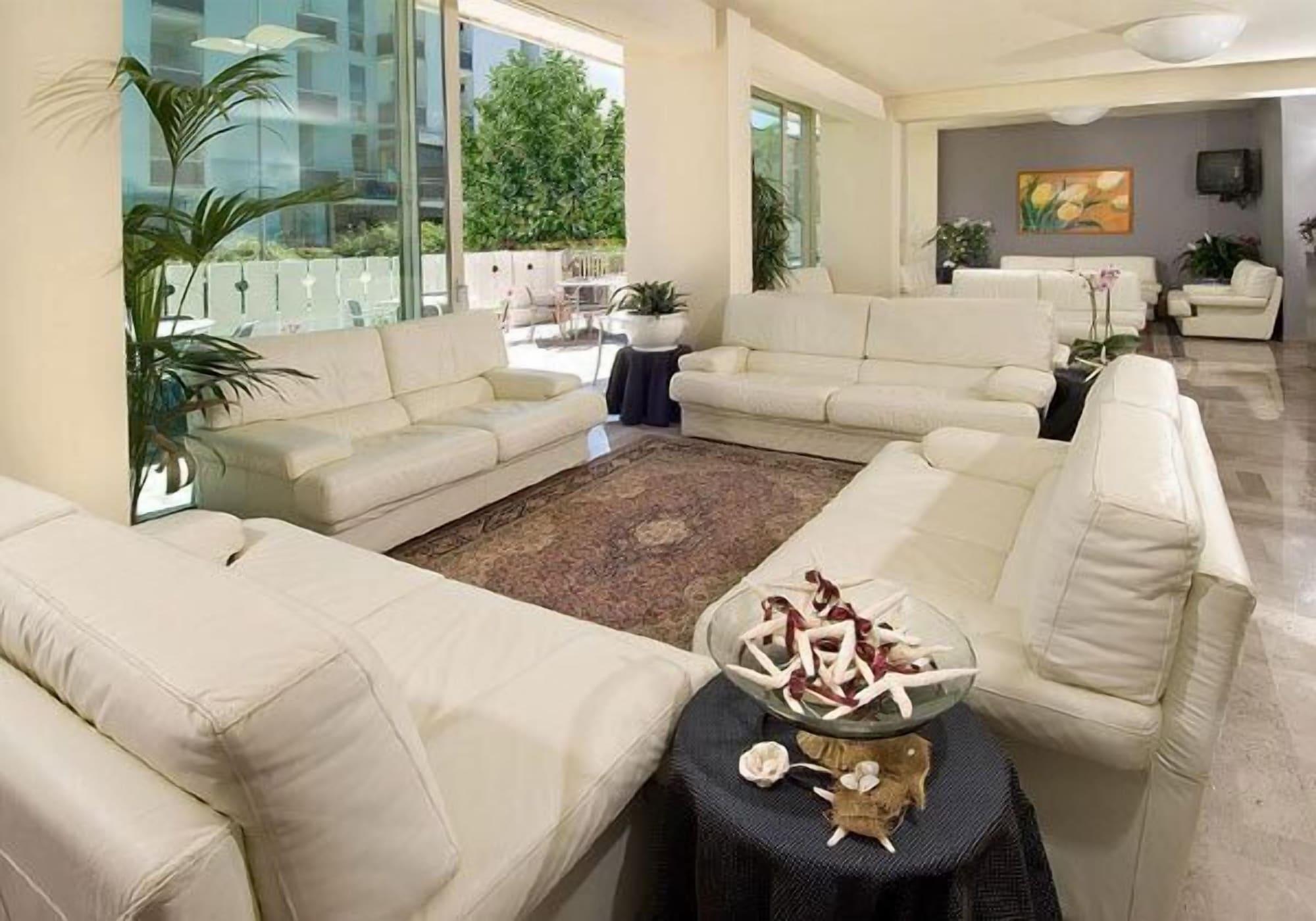 Vista Lobby Hotel Alba