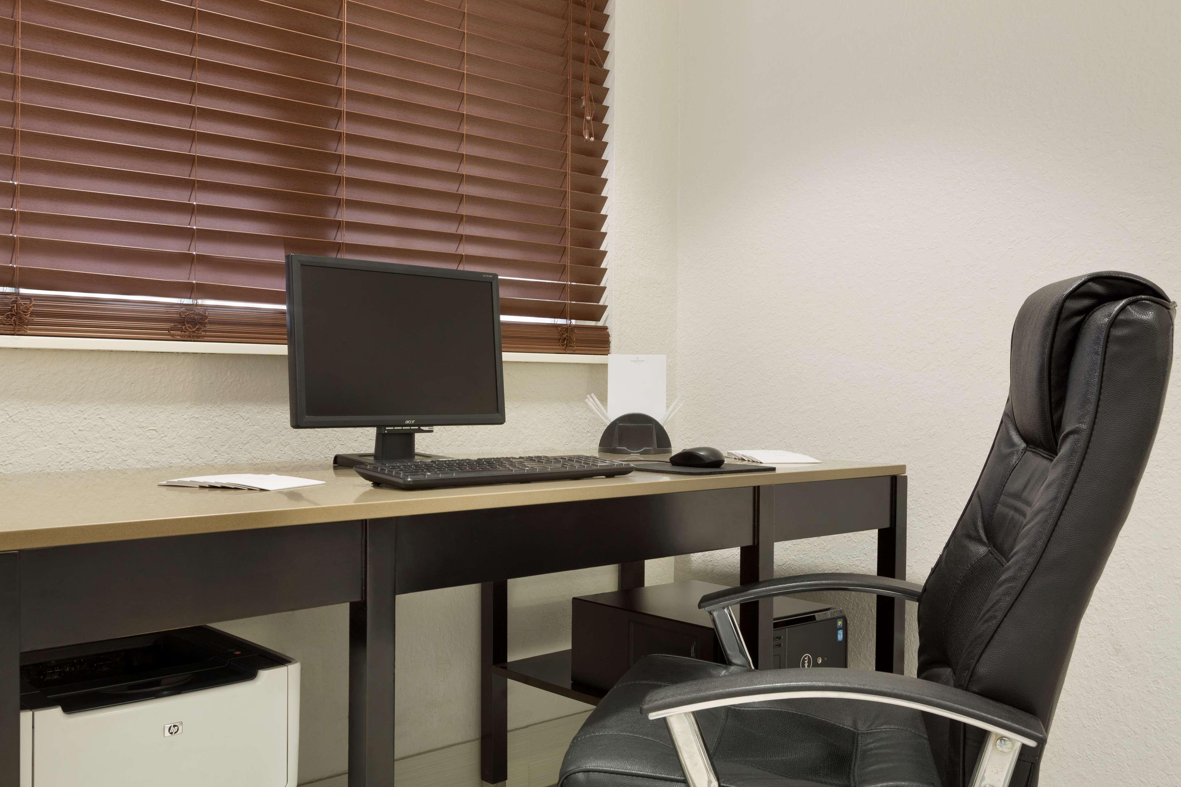 Centro de Negocios Country Inn & Suites by Radisson DFW Airport South