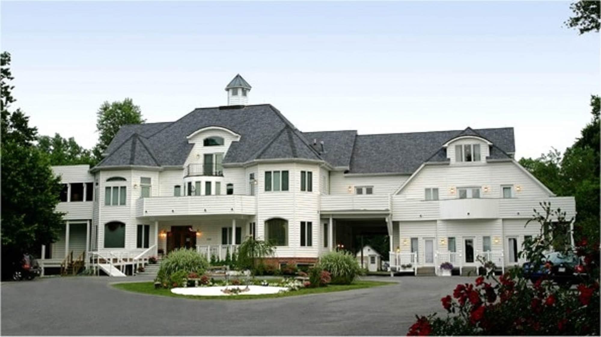 Vista Exterior The Columbia Inn at Peralynna Manor