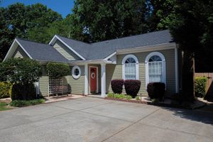 Alquiler Vacacional - Few Mins to Ballantyne-Pet Friendly-1 Level Home-Private Plunge Pool in Backyard