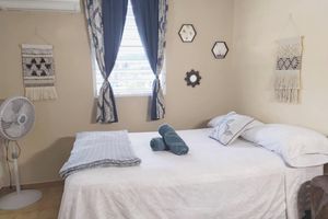 Renta temporal - Caguas 2 Story 5 BR Home w/Solar Panels, A/C and WiFi