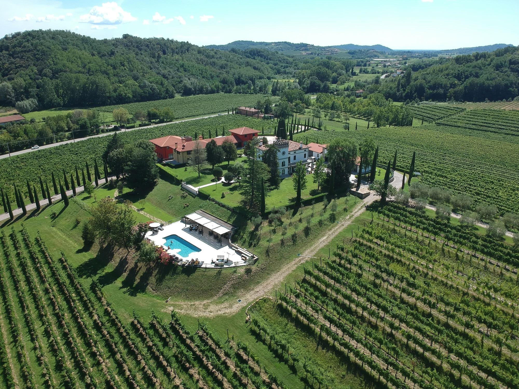 Varios Il Roncal Wine Resort