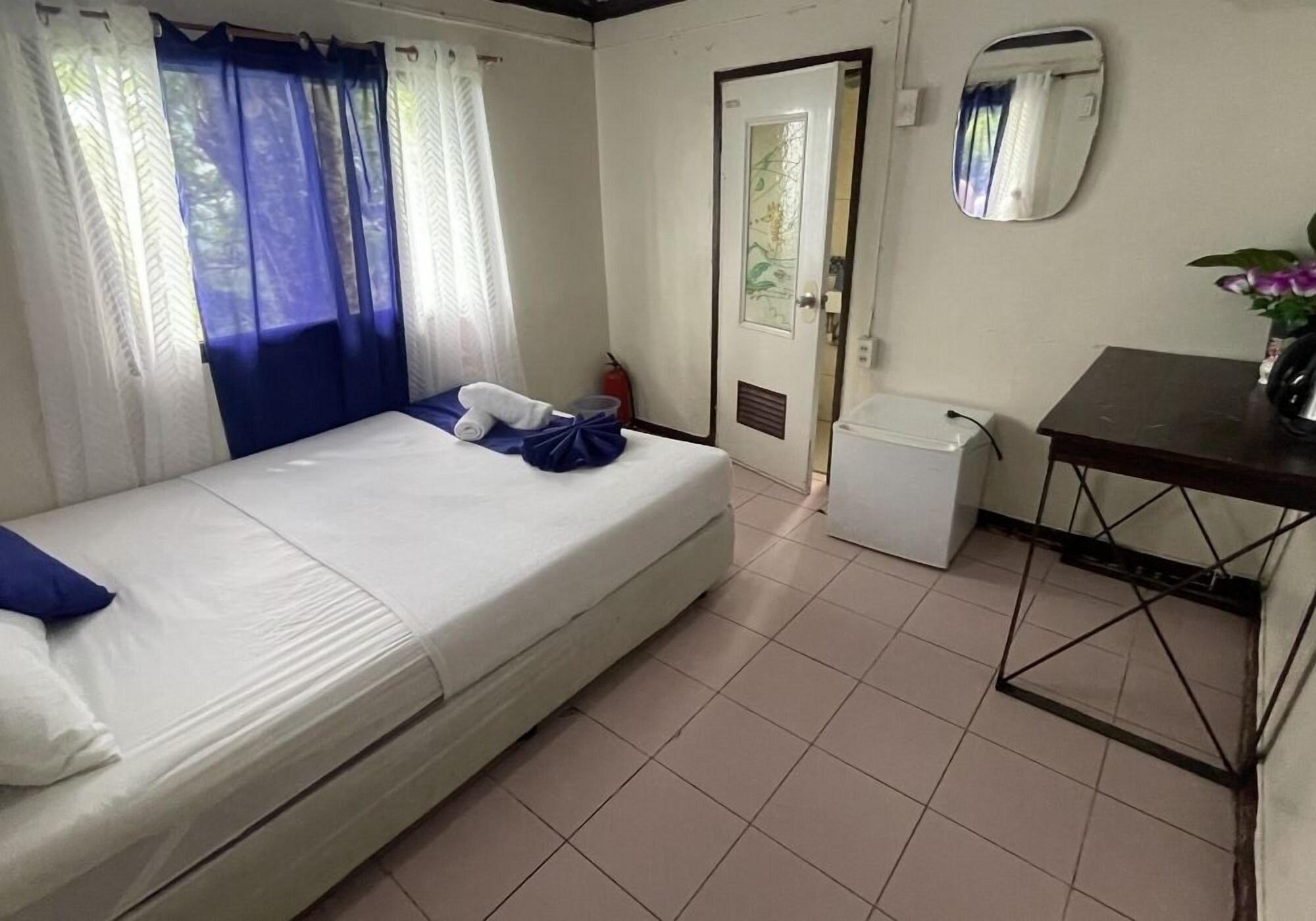 Set de Habitación JVR Island in the Sky Resort