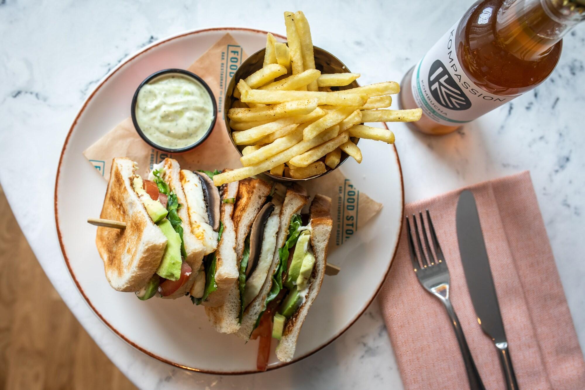 Restaurant Lincoln Plaza London, Curio Collection by Hilton