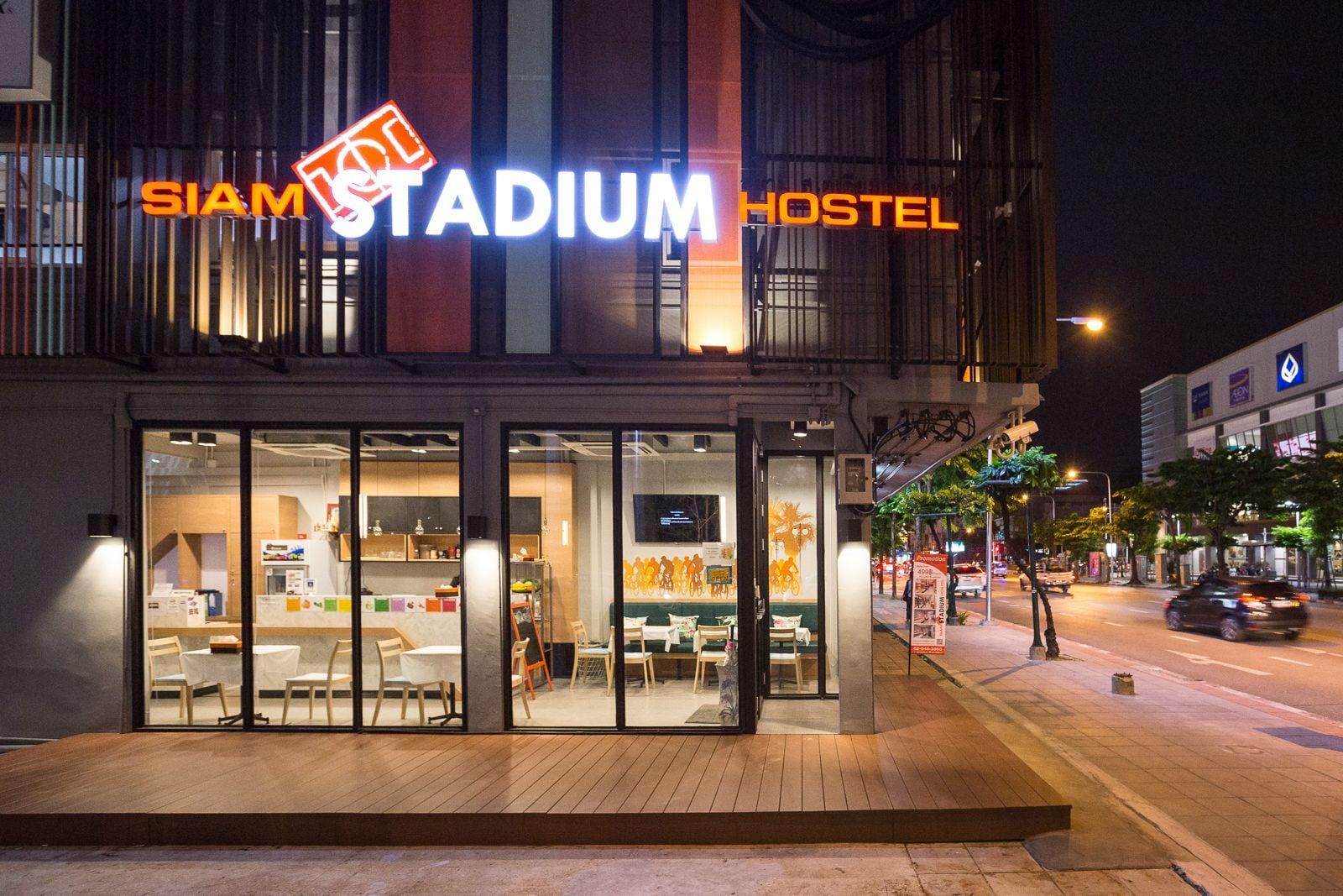 Varios Siam Stadium Hostel