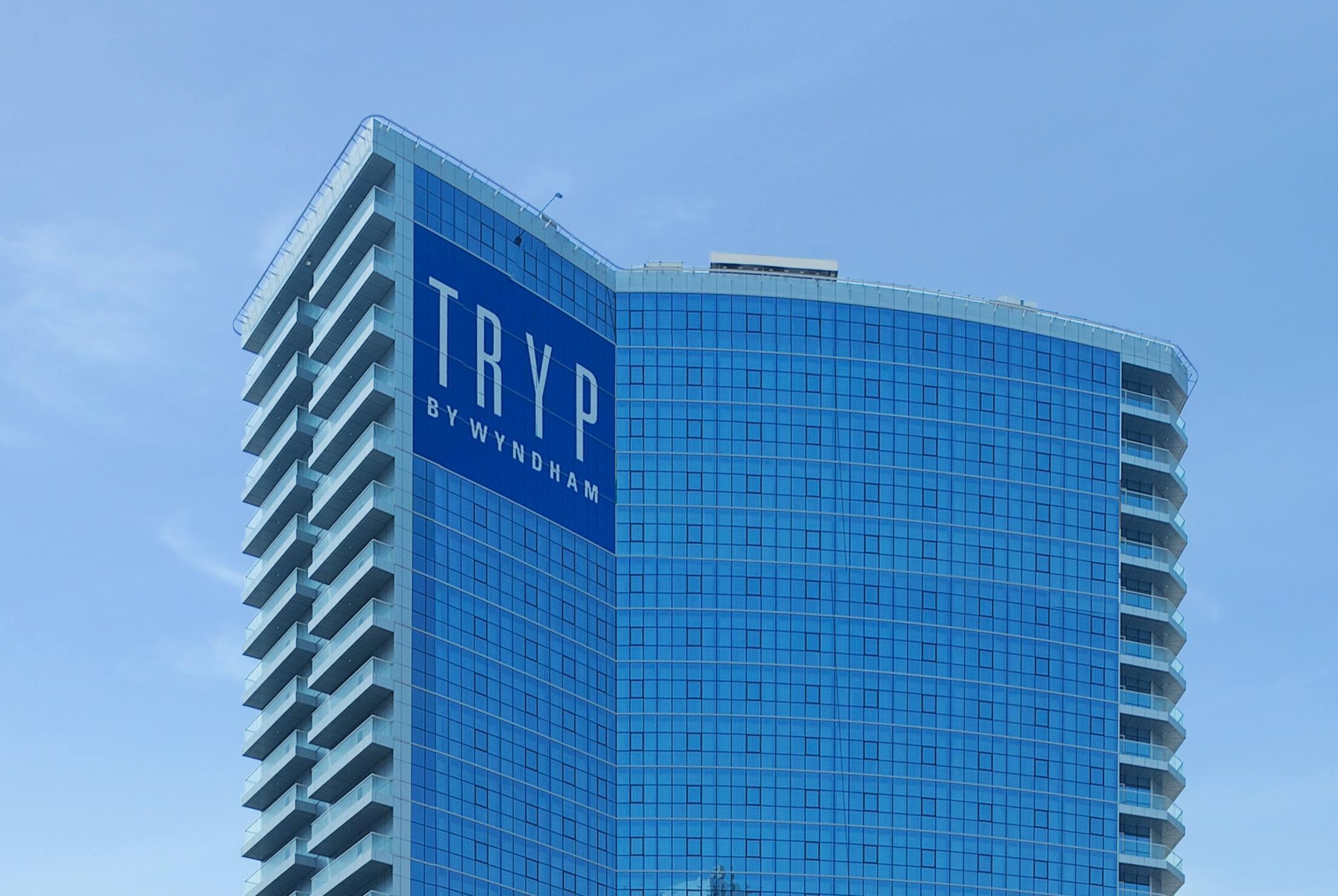 Vista Exterior TRYP by Wyndham Dubai