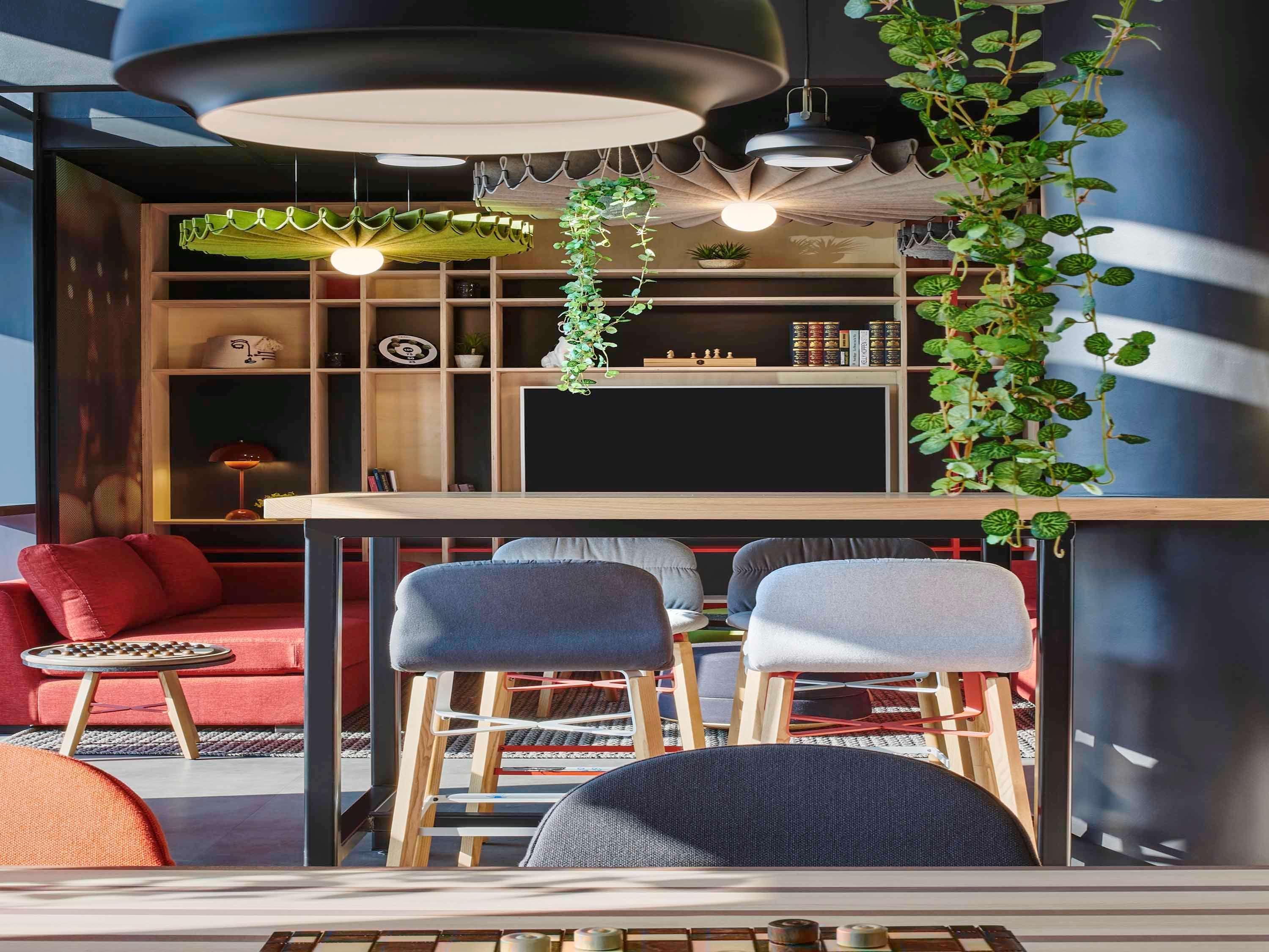 Vista Lobby ibis Clamart Paris Velizy