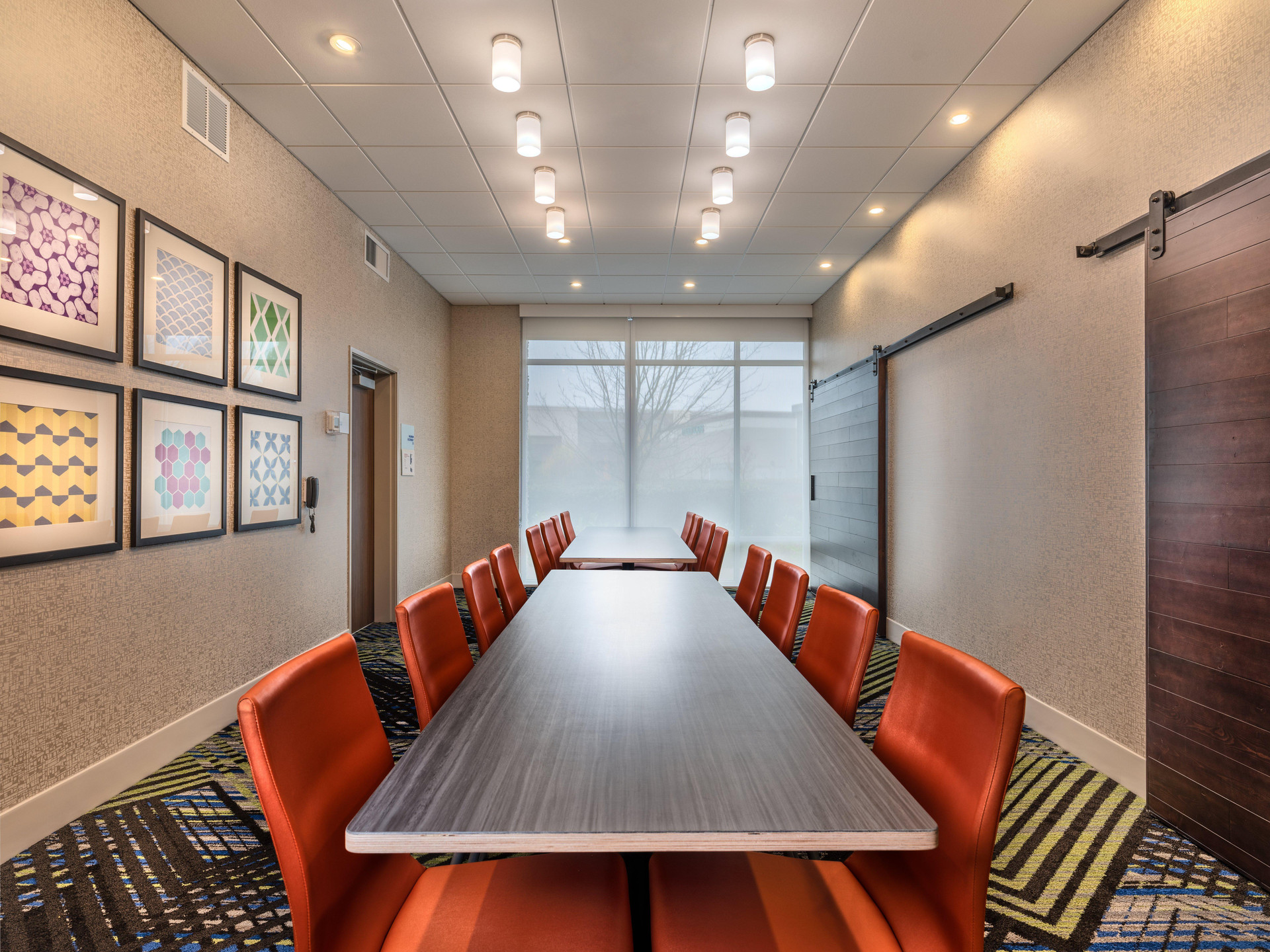 Centro de Negocios Hol. Inn Exp. and Suites SALEM NORTH - KEIZER